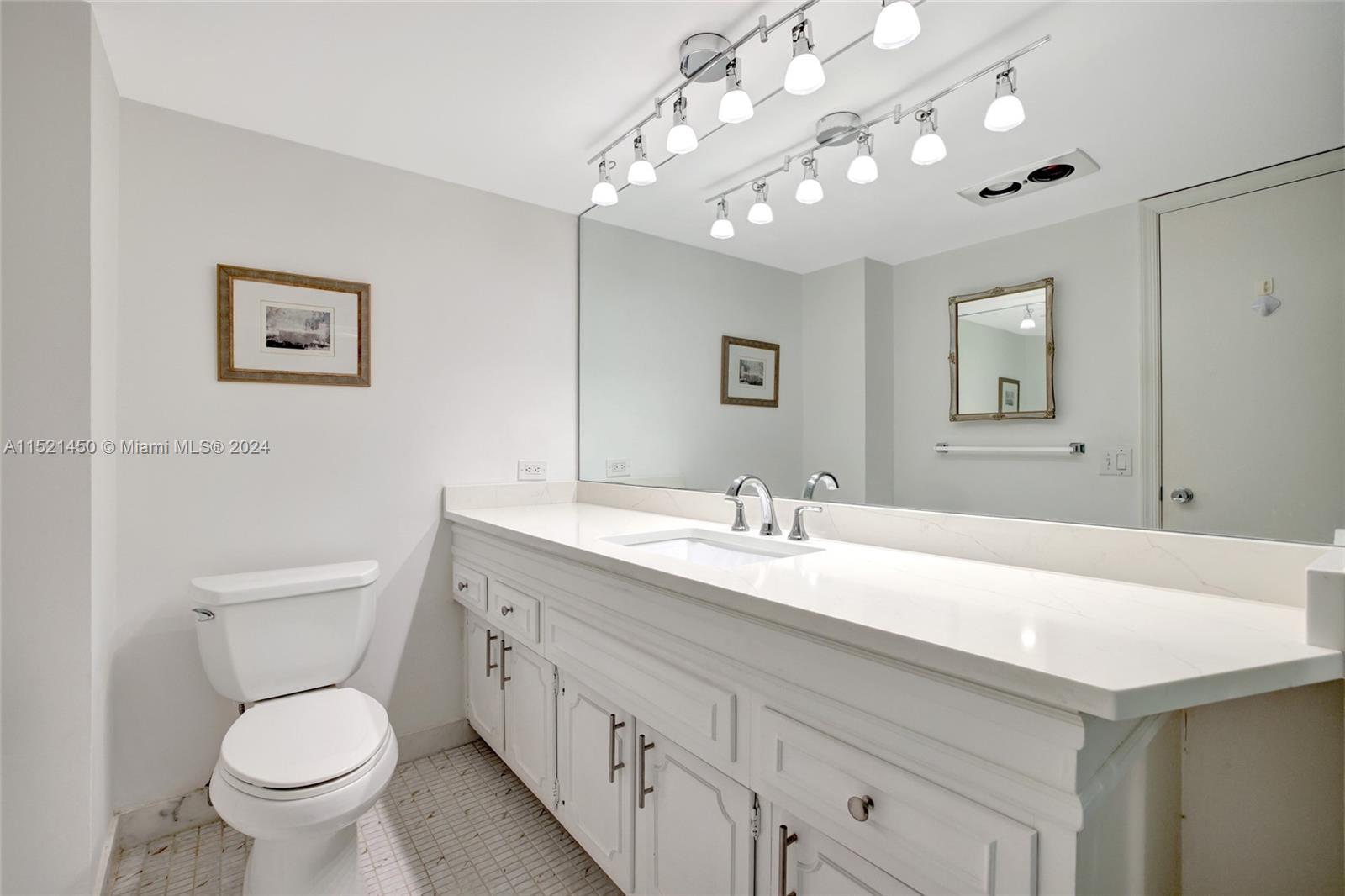 5200 N Ocean Blvd 710B, Lauderdale By The Sea, Florida 33308, 2 Bedrooms Bedrooms, ,2 BathroomsBathrooms,Residential,For Sale,5200 N Ocean Blvd 710B,A11521450