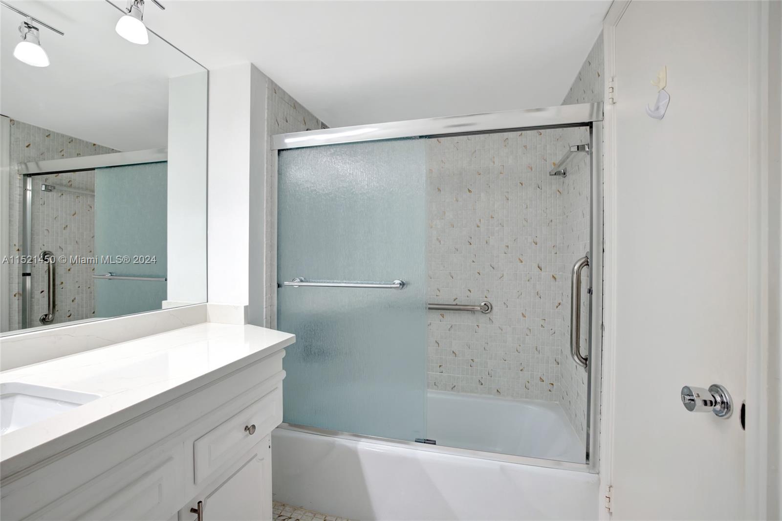 5200 N Ocean Blvd 710B, Lauderdale By The Sea, Florida 33308, 2 Bedrooms Bedrooms, ,2 BathroomsBathrooms,Residential,For Sale,5200 N Ocean Blvd 710B,A11521450