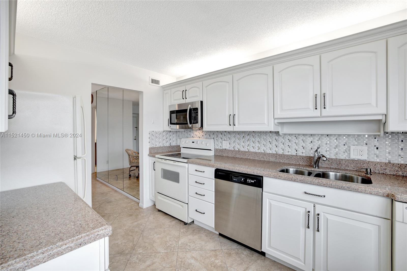 5200 N Ocean Blvd 710B, Lauderdale By The Sea, Florida 33308, 2 Bedrooms Bedrooms, ,2 BathroomsBathrooms,Residential,For Sale,5200 N Ocean Blvd 710B,A11521450