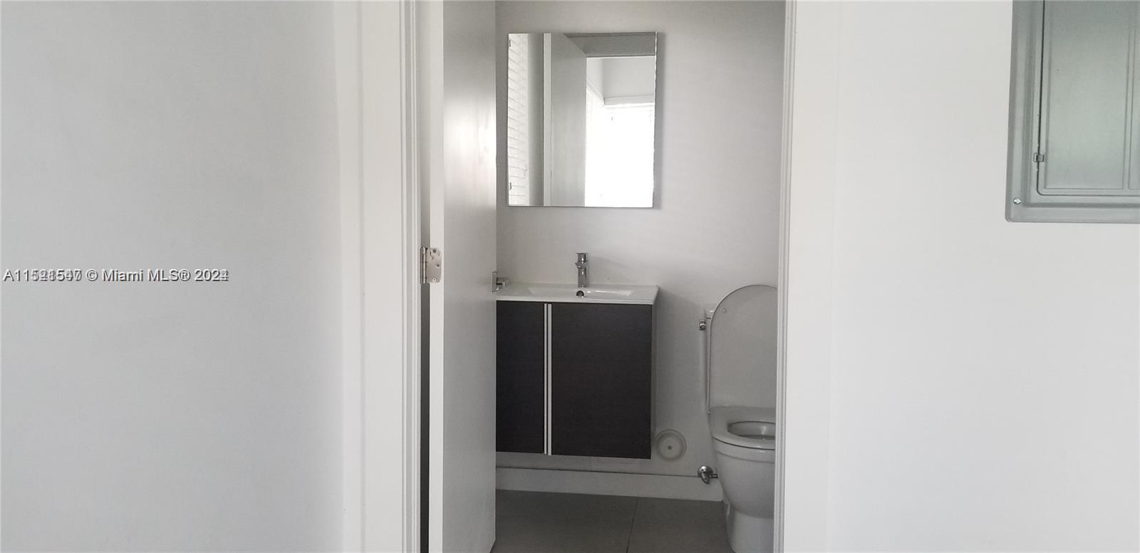 557 Michigan Ave 215, Miami Beach, Florida 33139, 1 Bedroom Bedrooms, ,1 BathroomBathrooms,Residentiallease,For Rent,557 Michigan Ave 215,A11521547