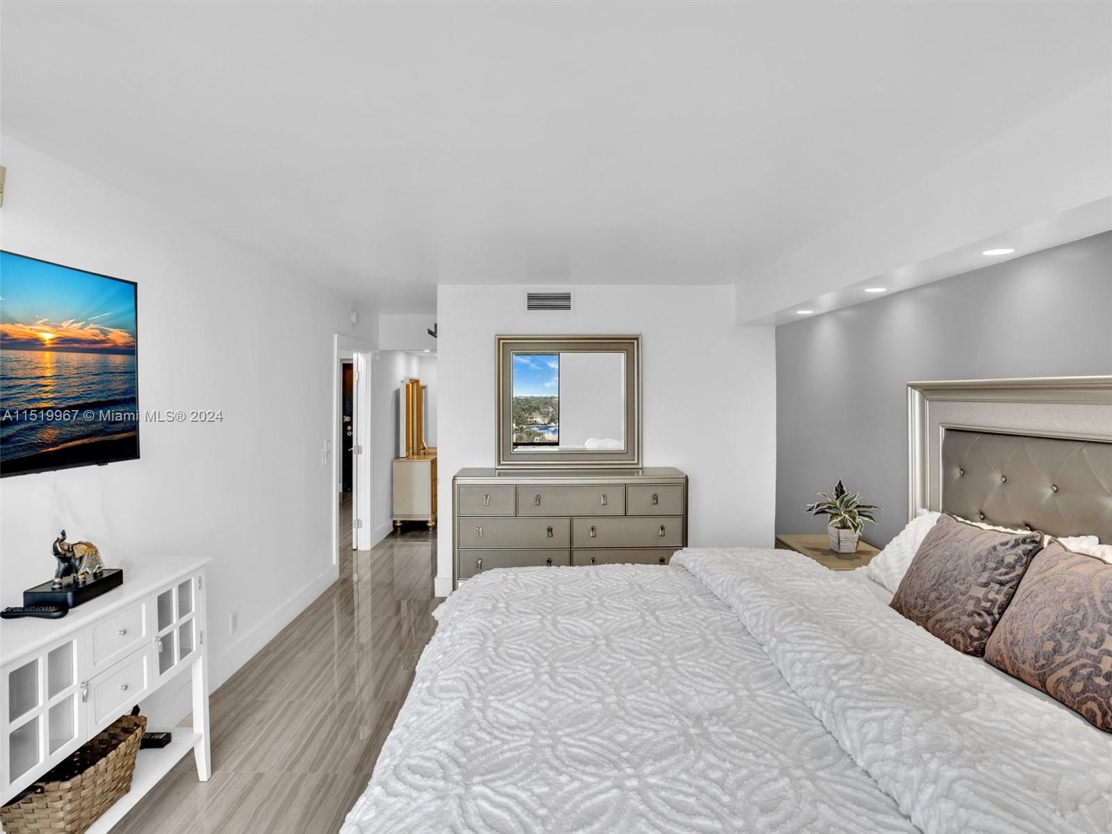 1500 S Ocean Dr 11B, Hollywood, Florida 33019, 2 Bedrooms Bedrooms, ,2 BathroomsBathrooms,Residential,For Sale,1500 S Ocean Dr 11B,A11519967