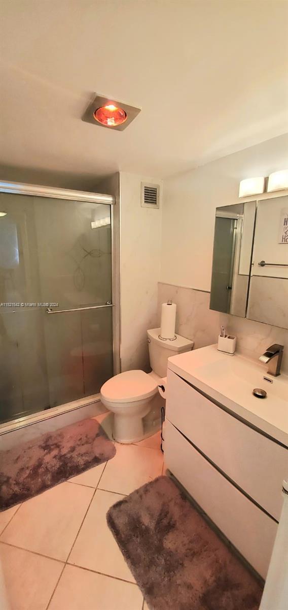 2450 NE 135th St 803, North Miami, Florida 33181, 2 Bedrooms Bedrooms, ,2 BathroomsBathrooms,Residentiallease,For Rent,2450 NE 135th St 803,A11521542