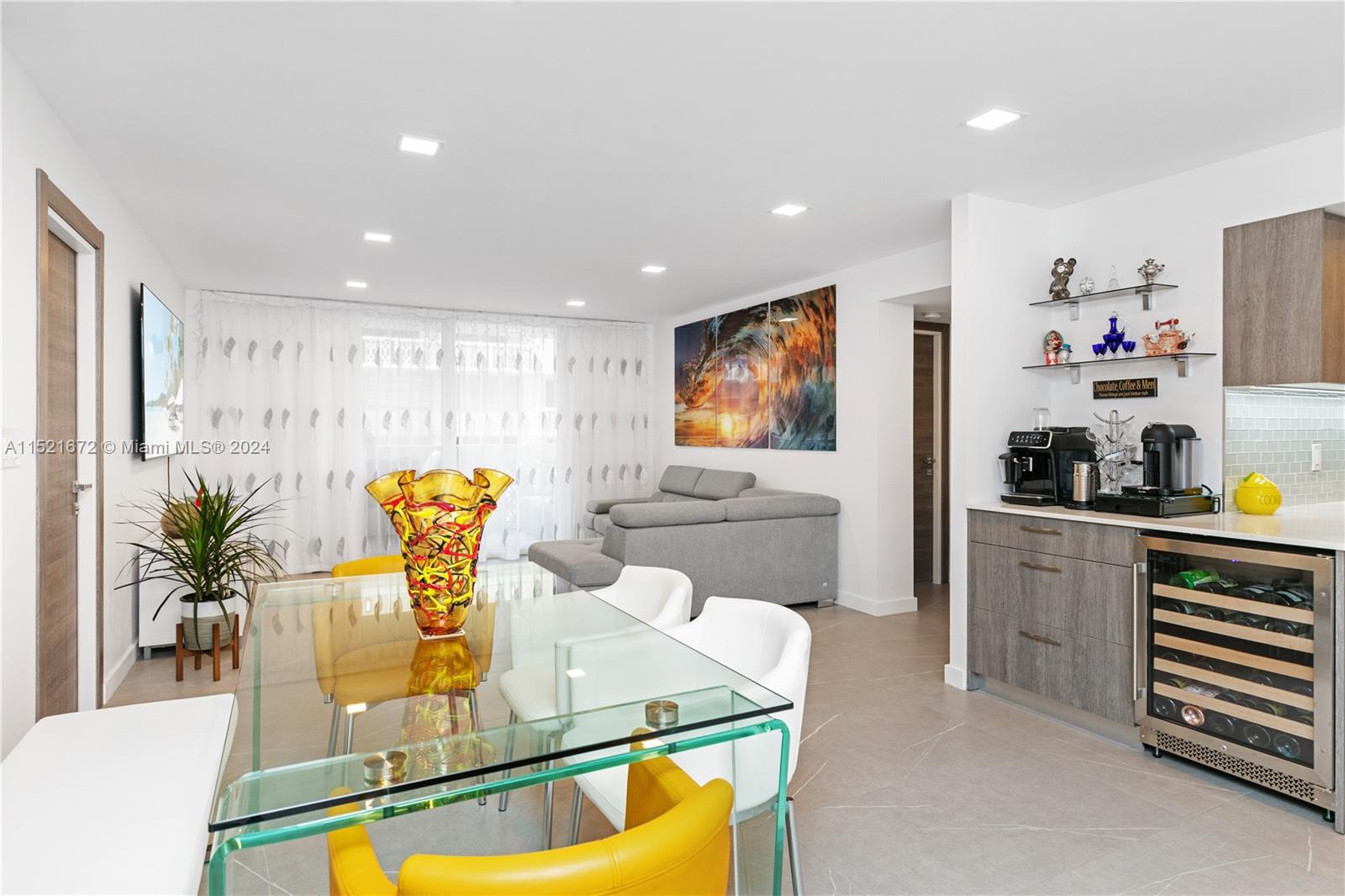 1833 S Ocean Dr 1009, Hallandale Beach, Florida 33009, 2 Bedrooms Bedrooms, ,2 BathroomsBathrooms,Residential,For Sale,1833 S Ocean Dr 1009,A11521672