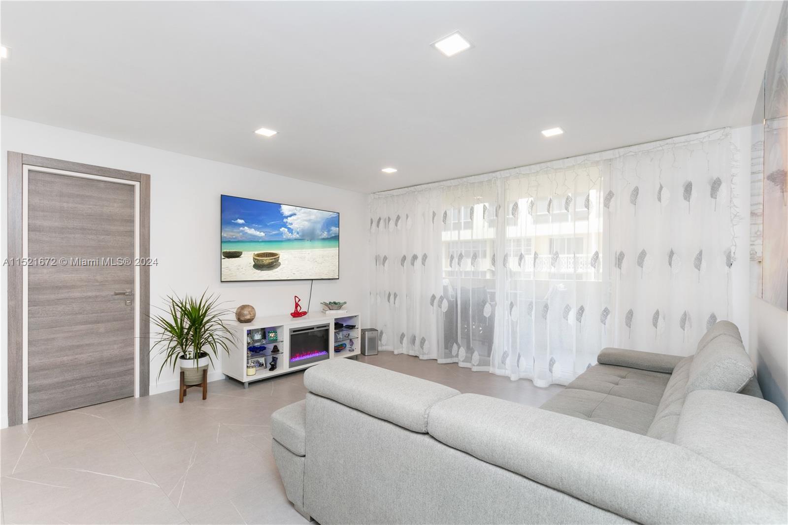 1833 S Ocean Dr 1009, Hallandale Beach, Florida 33009, 2 Bedrooms Bedrooms, ,2 BathroomsBathrooms,Residential,For Sale,1833 S Ocean Dr 1009,A11521672