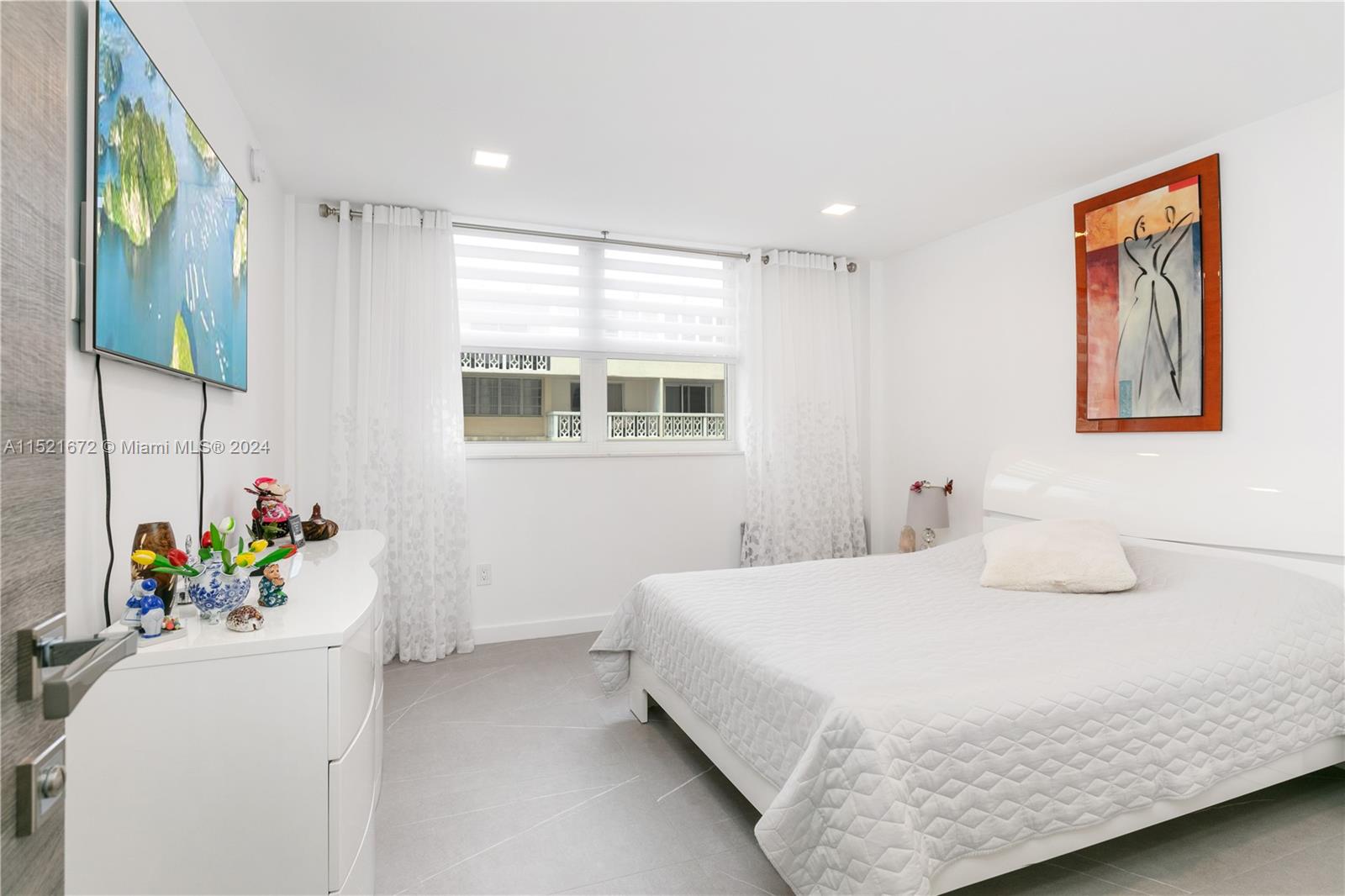 1833 S Ocean Dr 1009, Hallandale Beach, Florida 33009, 2 Bedrooms Bedrooms, ,2 BathroomsBathrooms,Residential,For Sale,1833 S Ocean Dr 1009,A11521672