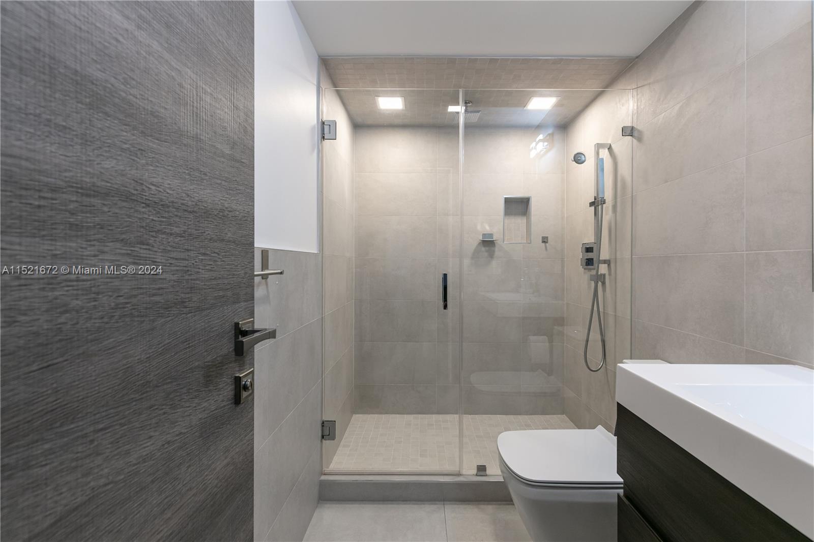 1833 S Ocean Dr 1009, Hallandale Beach, Florida 33009, 2 Bedrooms Bedrooms, ,2 BathroomsBathrooms,Residential,For Sale,1833 S Ocean Dr 1009,A11521672