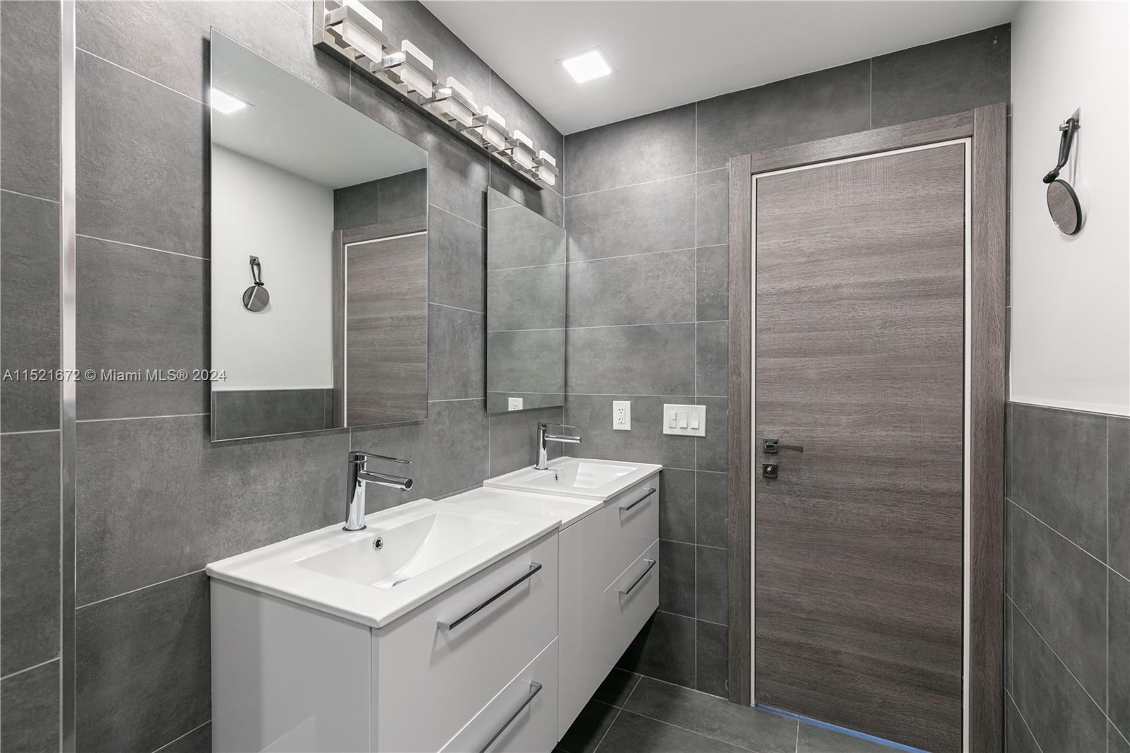 1833 S Ocean Dr 1009, Hallandale Beach, Florida 33009, 2 Bedrooms Bedrooms, ,2 BathroomsBathrooms,Residential,For Sale,1833 S Ocean Dr 1009,A11521672