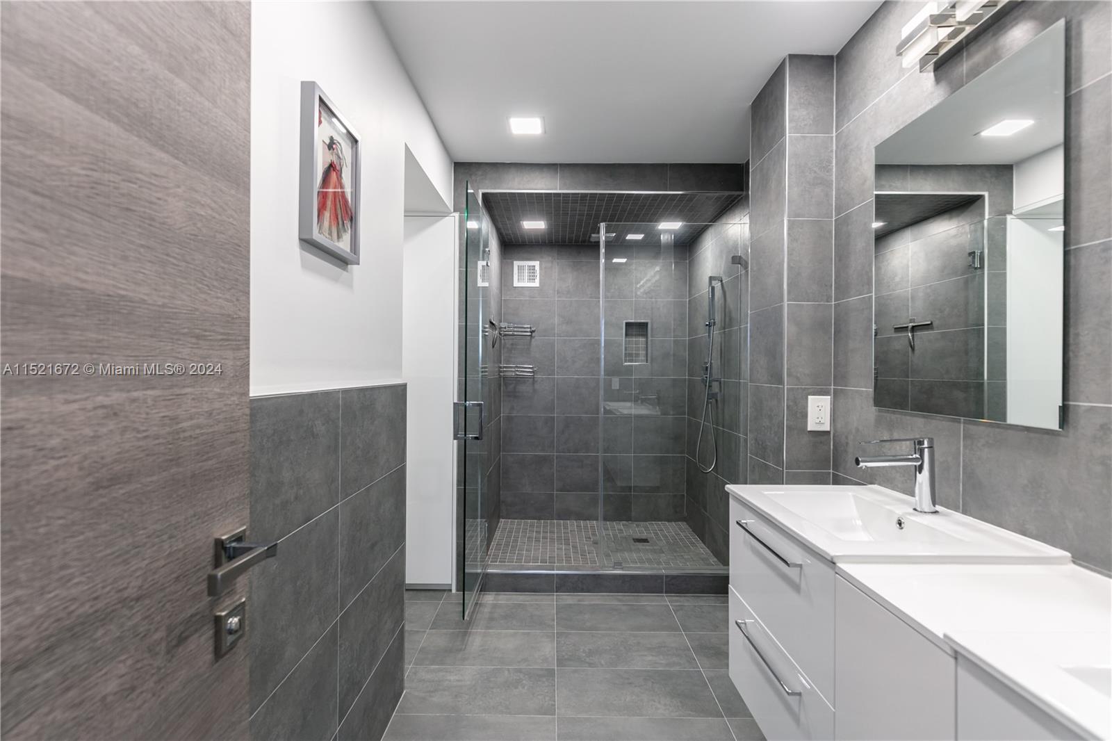 1833 S Ocean Dr 1009, Hallandale Beach, Florida 33009, 2 Bedrooms Bedrooms, ,2 BathroomsBathrooms,Residential,For Sale,1833 S Ocean Dr 1009,A11521672