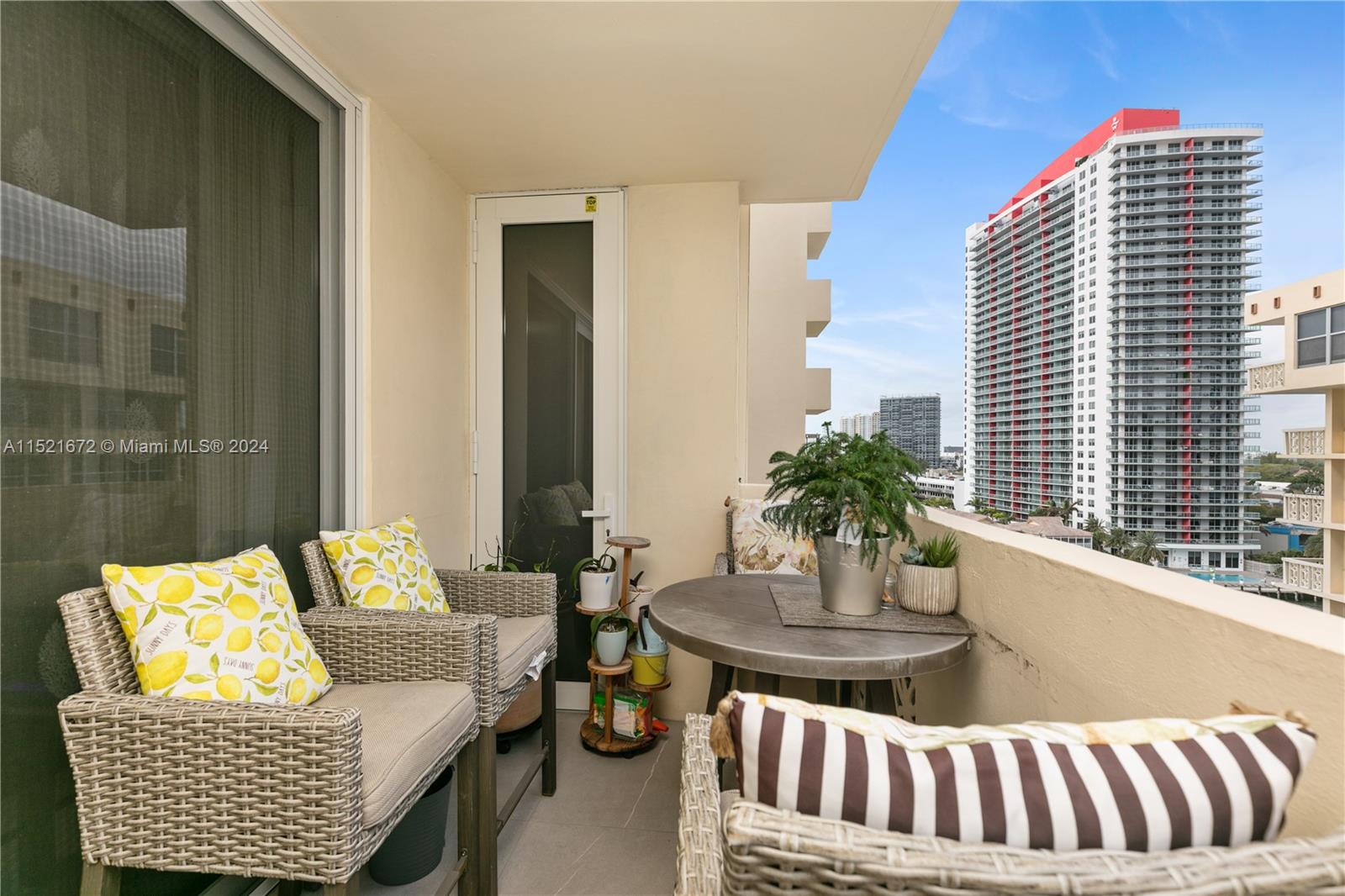 1833 S Ocean Dr 1009, Hallandale Beach, Florida 33009, 2 Bedrooms Bedrooms, ,2 BathroomsBathrooms,Residential,For Sale,1833 S Ocean Dr 1009,A11521672