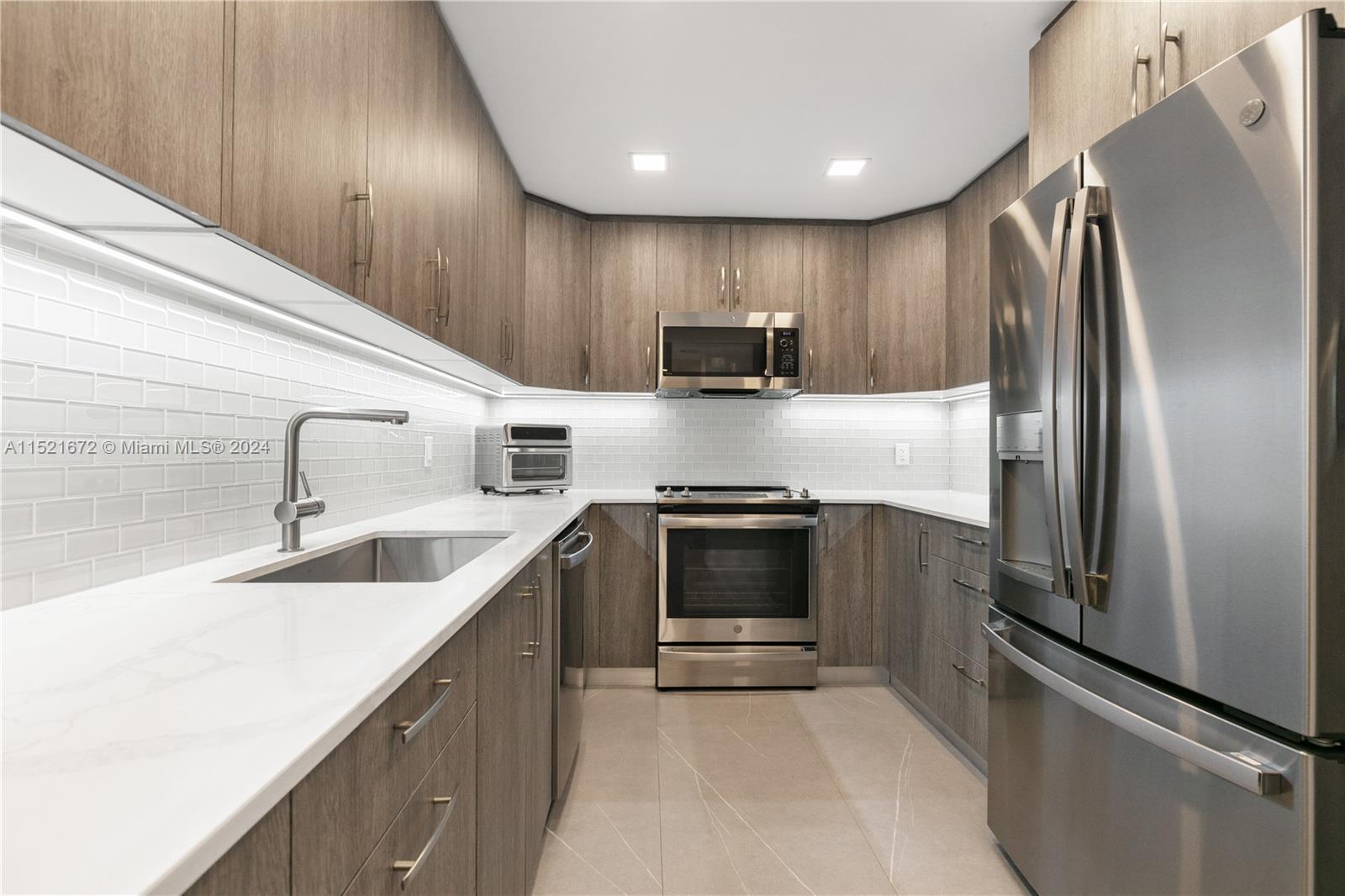 1833 S Ocean Dr 1009, Hallandale Beach, Florida 33009, 2 Bedrooms Bedrooms, ,2 BathroomsBathrooms,Residential,For Sale,1833 S Ocean Dr 1009,A11521672