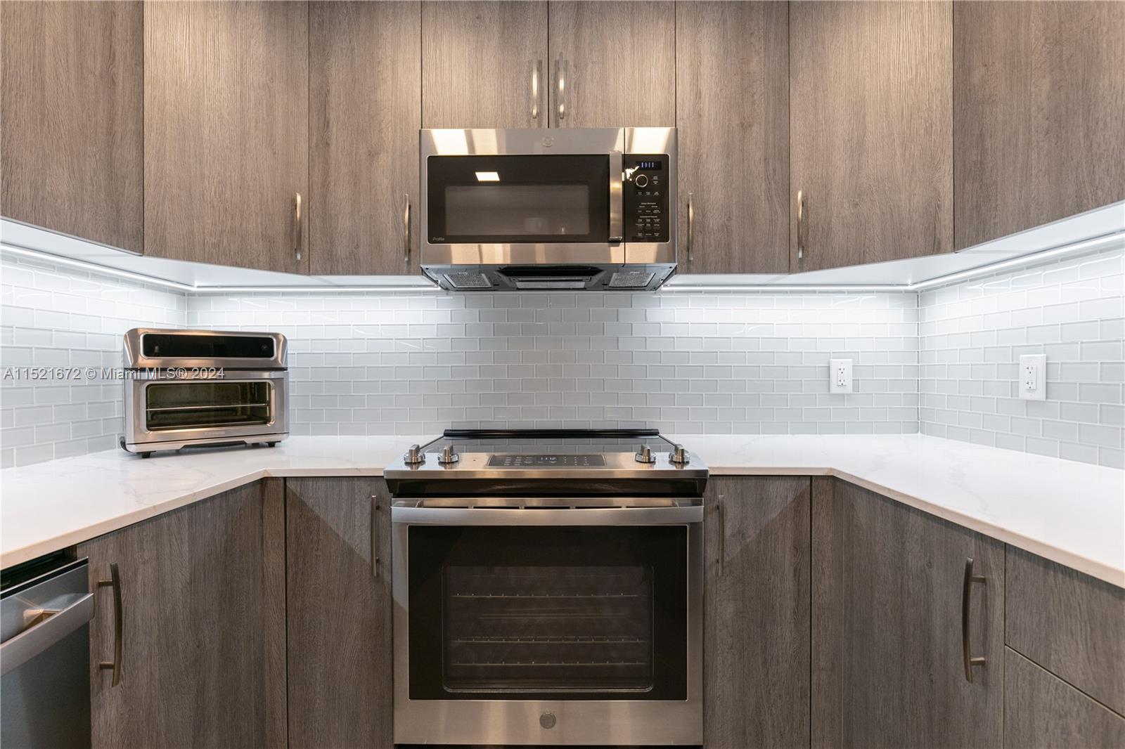 1833 S Ocean Dr 1009, Hallandale Beach, Florida 33009, 2 Bedrooms Bedrooms, ,2 BathroomsBathrooms,Residential,For Sale,1833 S Ocean Dr 1009,A11521672