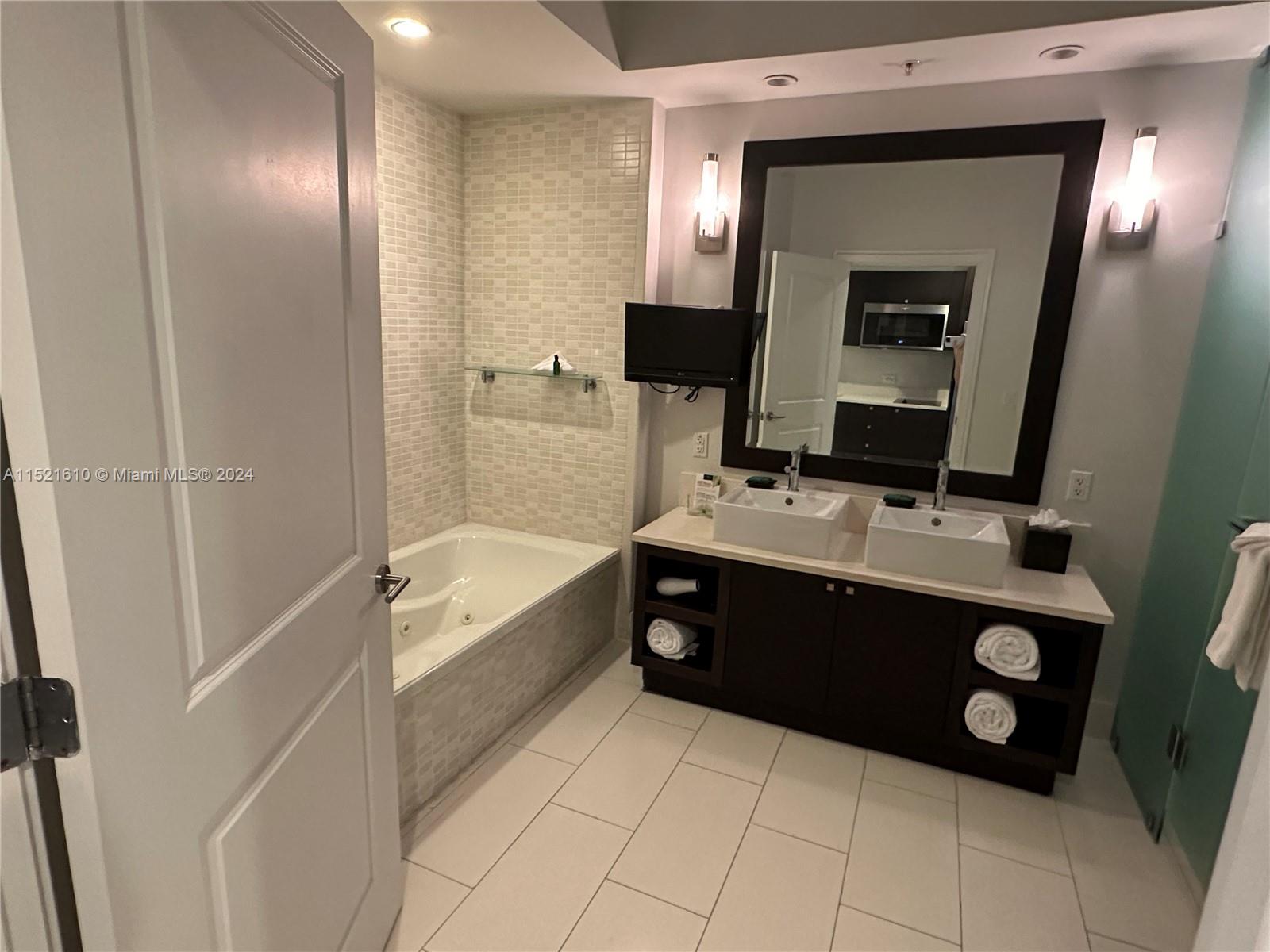 5300 NW 87th Ave 510, Doral, Florida 33178, 1 Bedroom Bedrooms, ,1 BathroomBathrooms,Residential,For Sale,5300 NW 87th Ave 510,A11521610