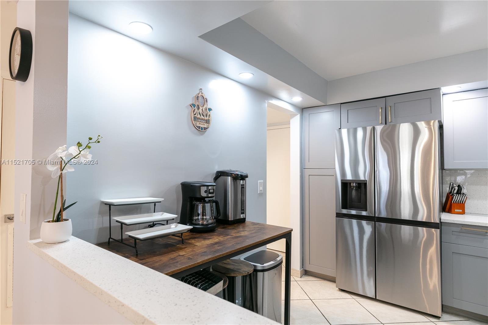 2401 S Ocean Dr 404, Hollywood, Florida 33019, 2 Bedrooms Bedrooms, ,2 BathroomsBathrooms,Residentiallease,For Rent,2401 S Ocean Dr 404,A11521705