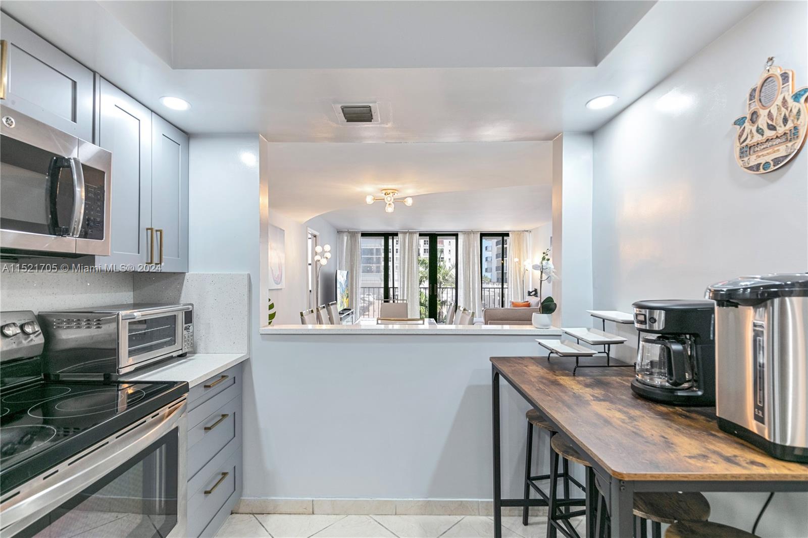 2401 S Ocean Dr 404, Hollywood, Florida 33019, 2 Bedrooms Bedrooms, ,2 BathroomsBathrooms,Residentiallease,For Rent,2401 S Ocean Dr 404,A11521705
