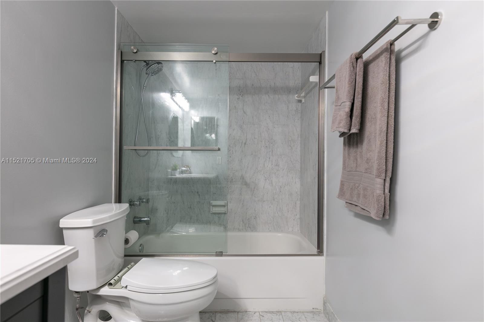 2401 S Ocean Dr 404, Hollywood, Florida 33019, 2 Bedrooms Bedrooms, ,2 BathroomsBathrooms,Residentiallease,For Rent,2401 S Ocean Dr 404,A11521705