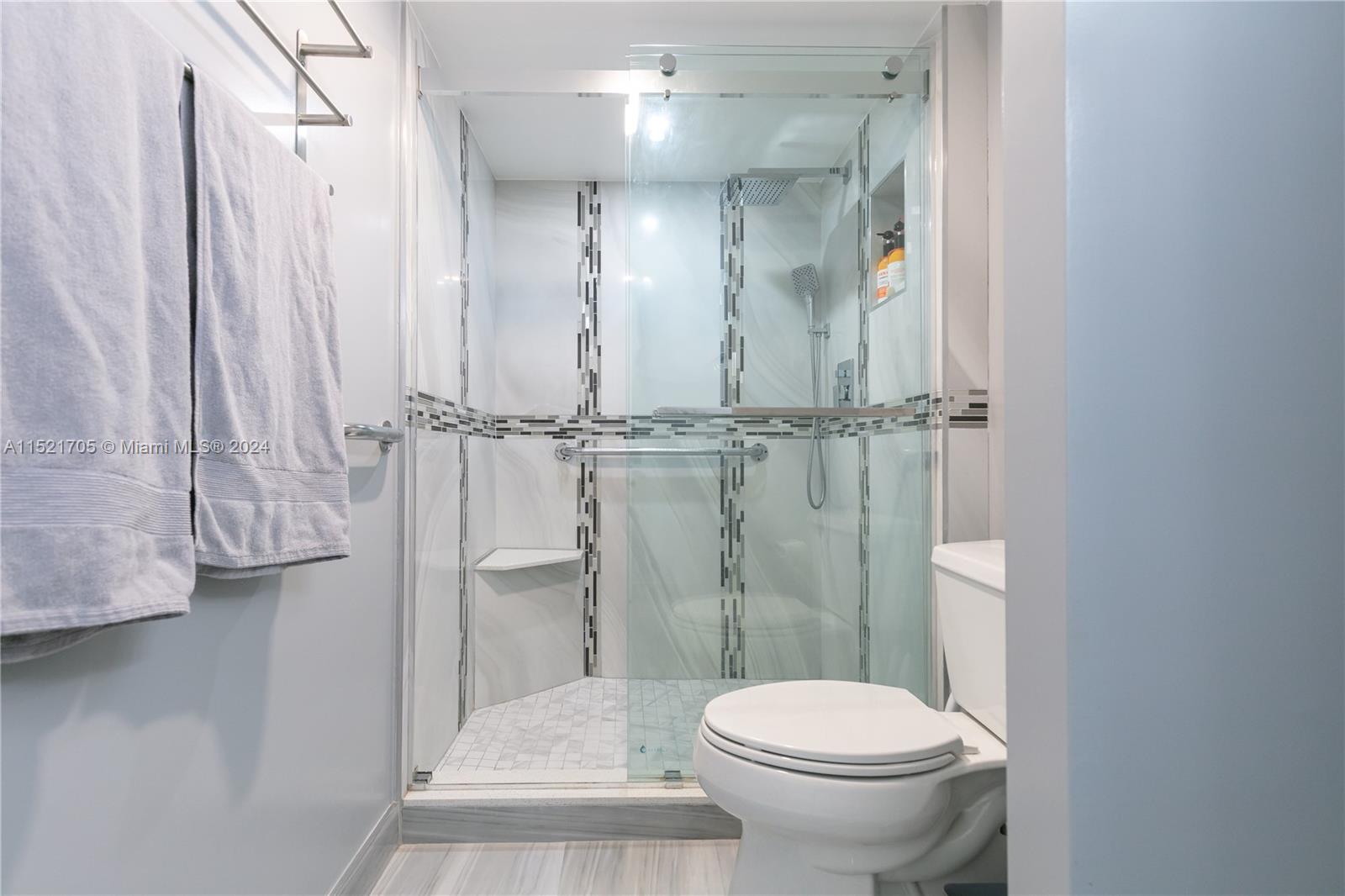 2401 S Ocean Dr 404, Hollywood, Florida 33019, 2 Bedrooms Bedrooms, ,2 BathroomsBathrooms,Residentiallease,For Rent,2401 S Ocean Dr 404,A11521705