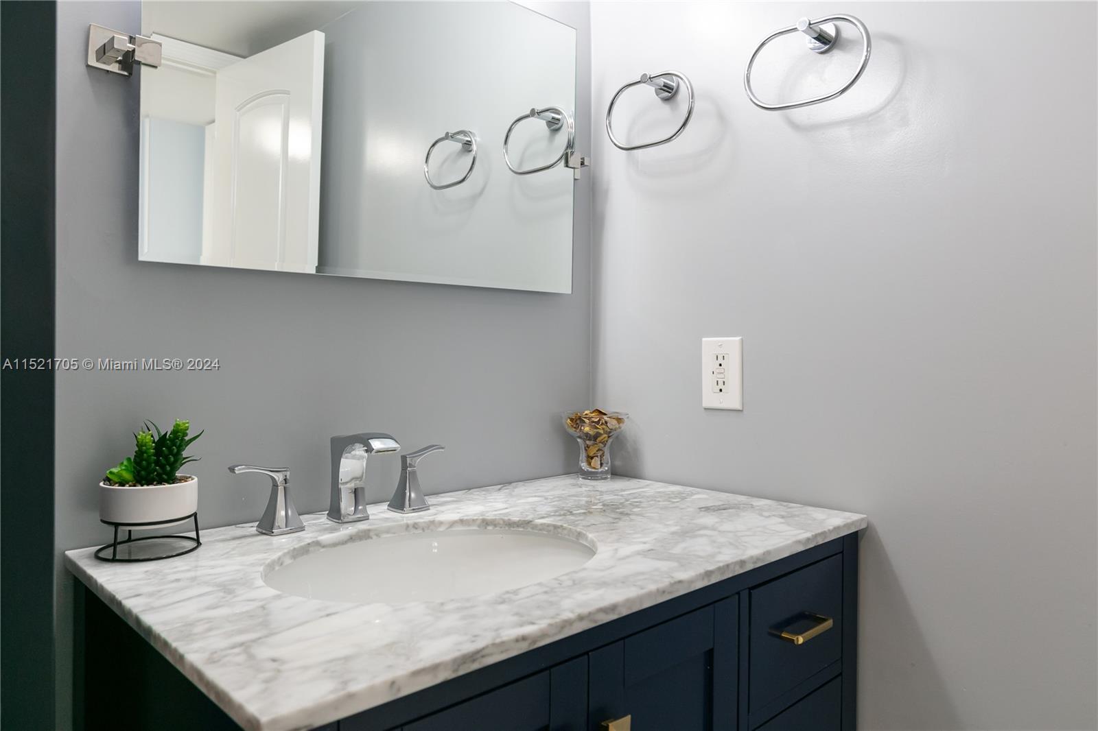 2401 S Ocean Dr 404, Hollywood, Florida 33019, 2 Bedrooms Bedrooms, ,2 BathroomsBathrooms,Residentiallease,For Rent,2401 S Ocean Dr 404,A11521705