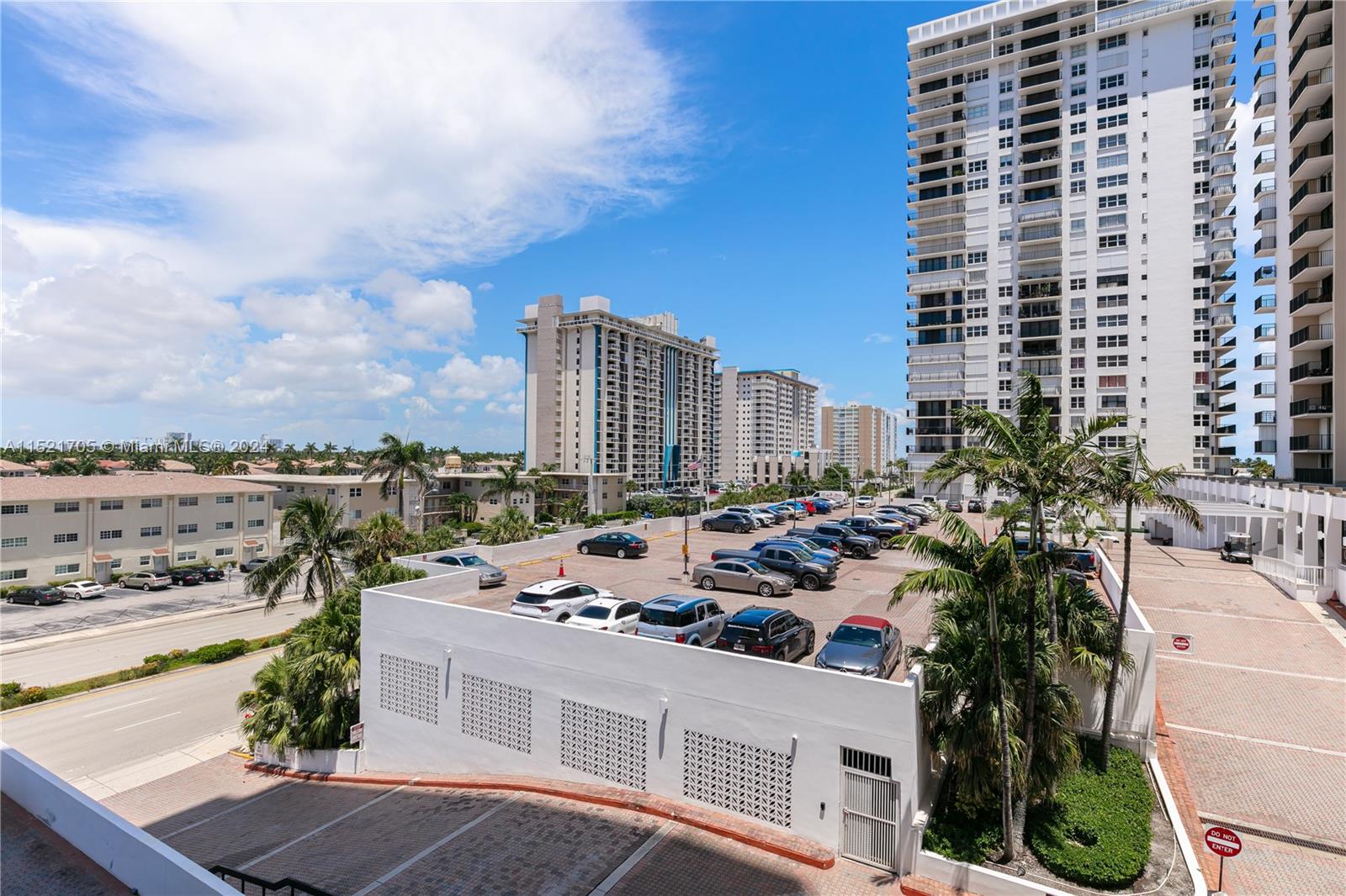 2401 S Ocean Dr 404, Hollywood, Florida 33019, 2 Bedrooms Bedrooms, ,2 BathroomsBathrooms,Residentiallease,For Rent,2401 S Ocean Dr 404,A11521705
