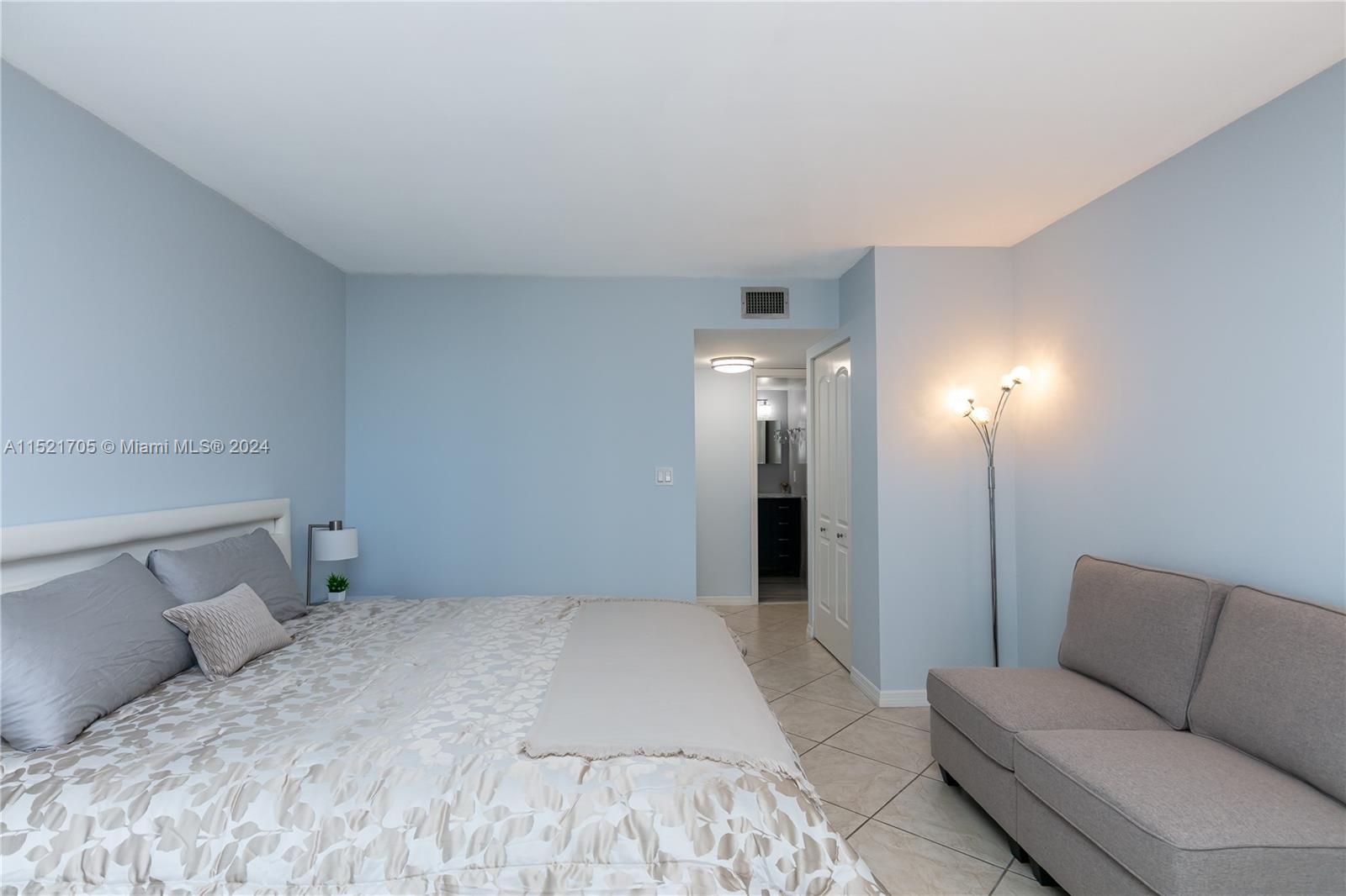 2401 S Ocean Dr 404, Hollywood, Florida 33019, 2 Bedrooms Bedrooms, ,2 BathroomsBathrooms,Residentiallease,For Rent,2401 S Ocean Dr 404,A11521705