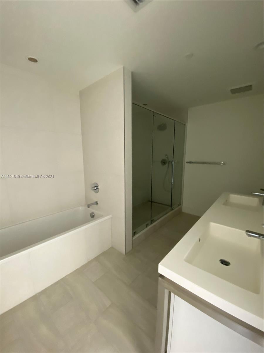 2000 Metropica Way 808, Sunrise, Florida 33323, 1 Bedroom Bedrooms, ,1 BathroomBathrooms,Residentiallease,For Rent,2000 Metropica Way 808,A11521849