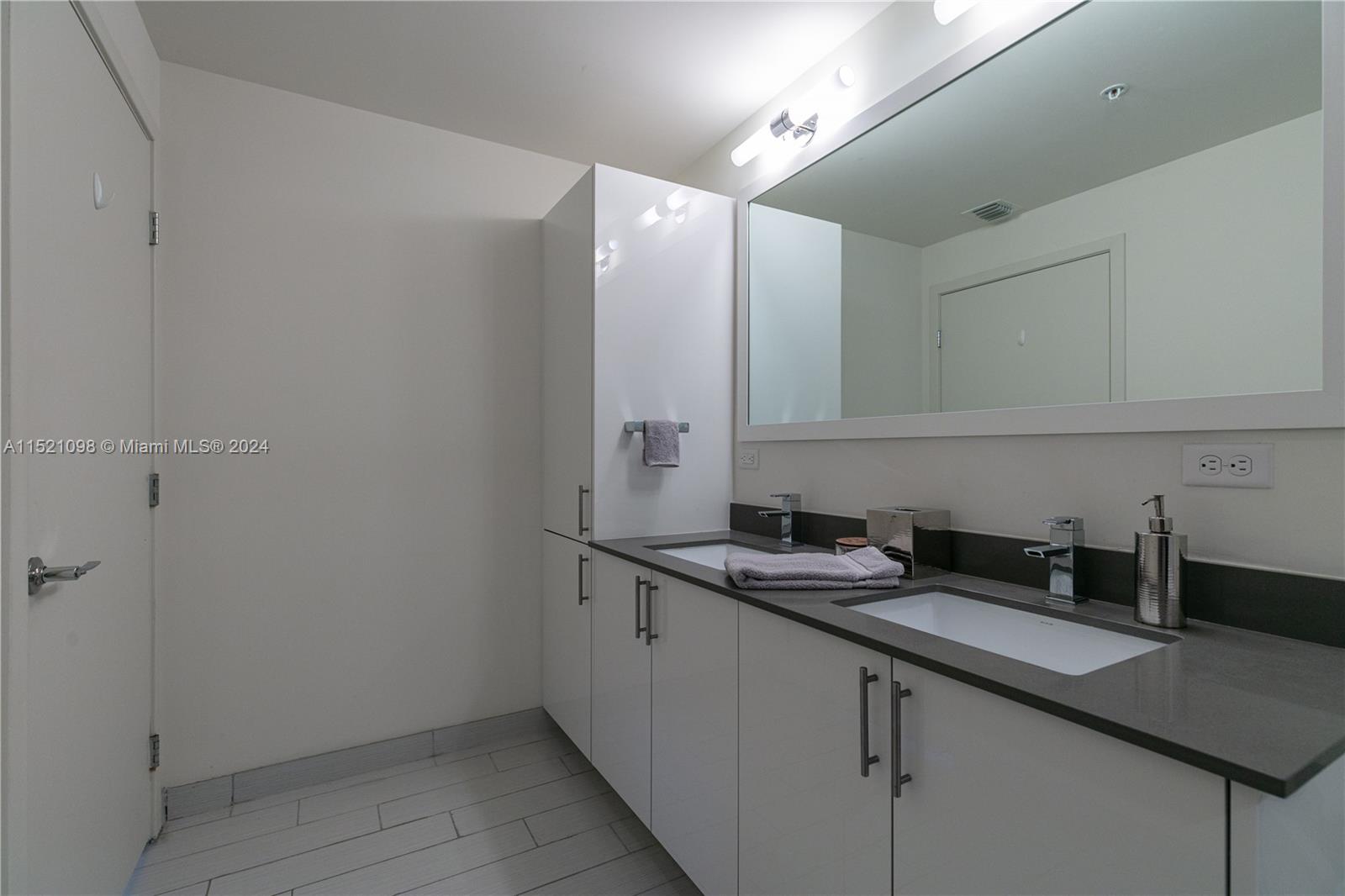 999 SW 1st Ave 2317, Miami, Florida 33130, 3 Bedrooms Bedrooms, ,2 BathroomsBathrooms,Residentiallease,For Rent,999 SW 1st Ave 2317,A11521098