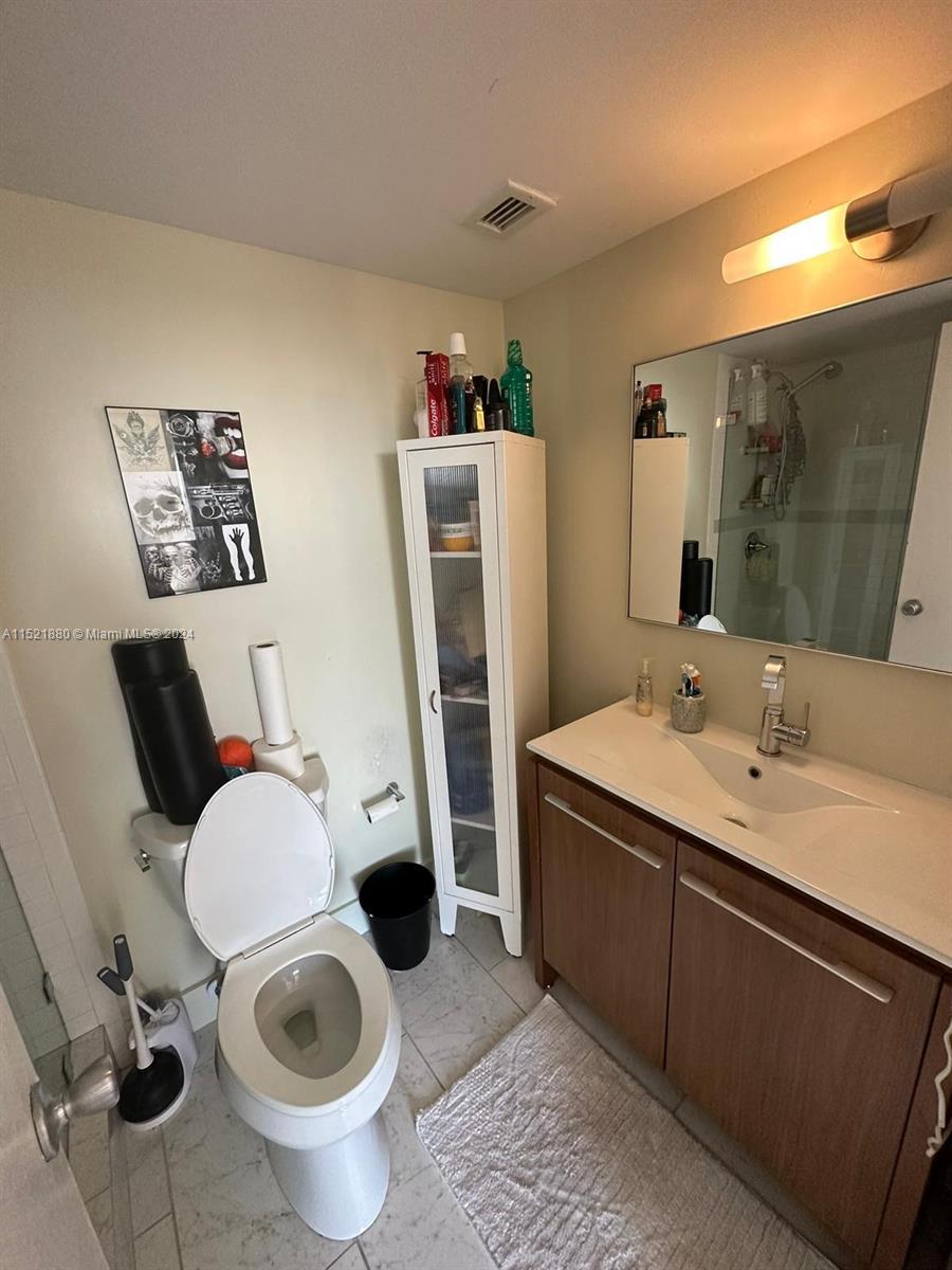 2000 NE 135th St 1004, North Miami, Florida 33181, 2 Bedrooms Bedrooms, ,2 BathroomsBathrooms,Residential,For Sale,2000 NE 135th St 1004,A11521880
