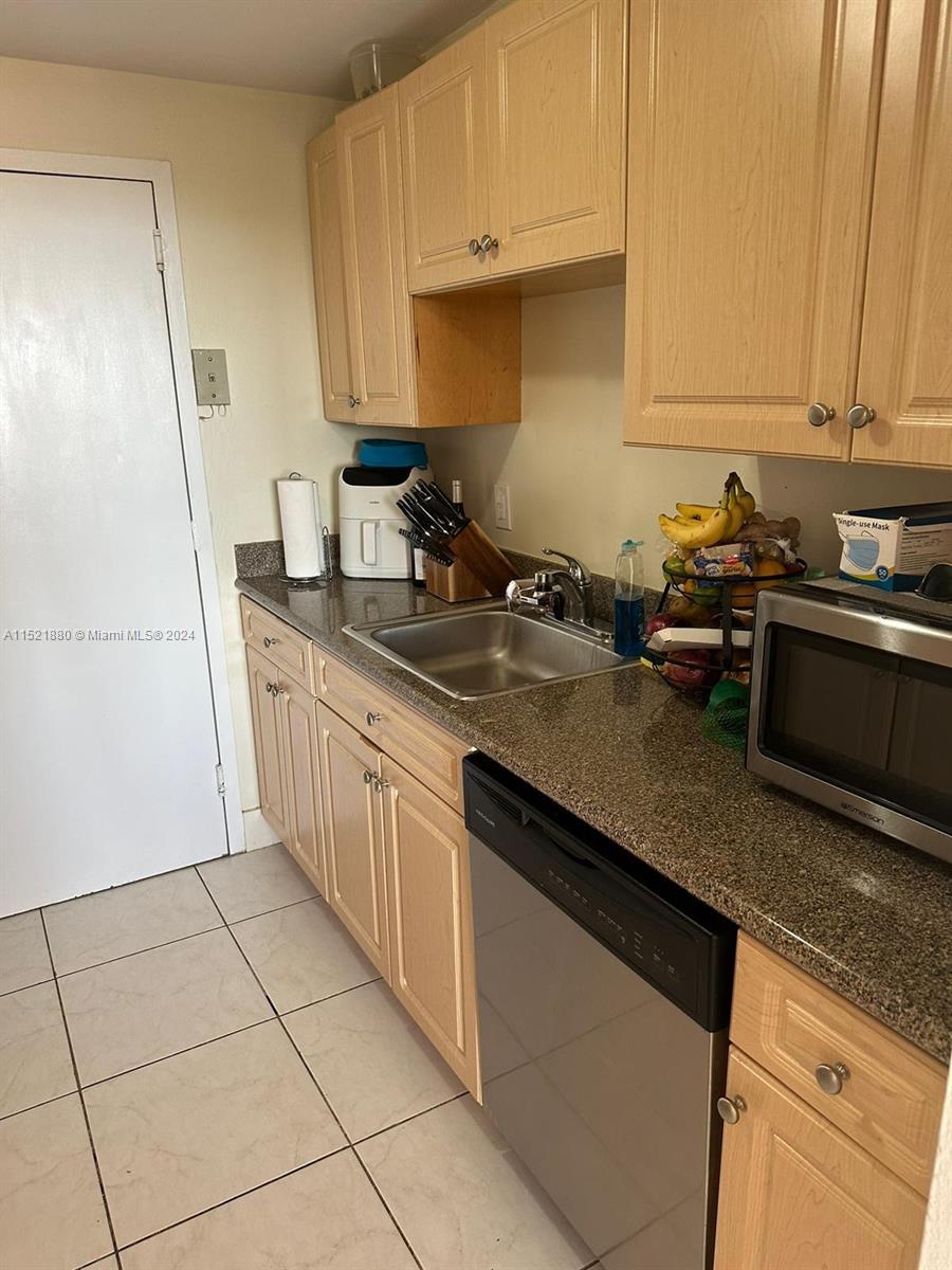2000 NE 135th St 1004, North Miami, Florida 33181, 2 Bedrooms Bedrooms, ,2 BathroomsBathrooms,Residential,For Sale,2000 NE 135th St 1004,A11521880