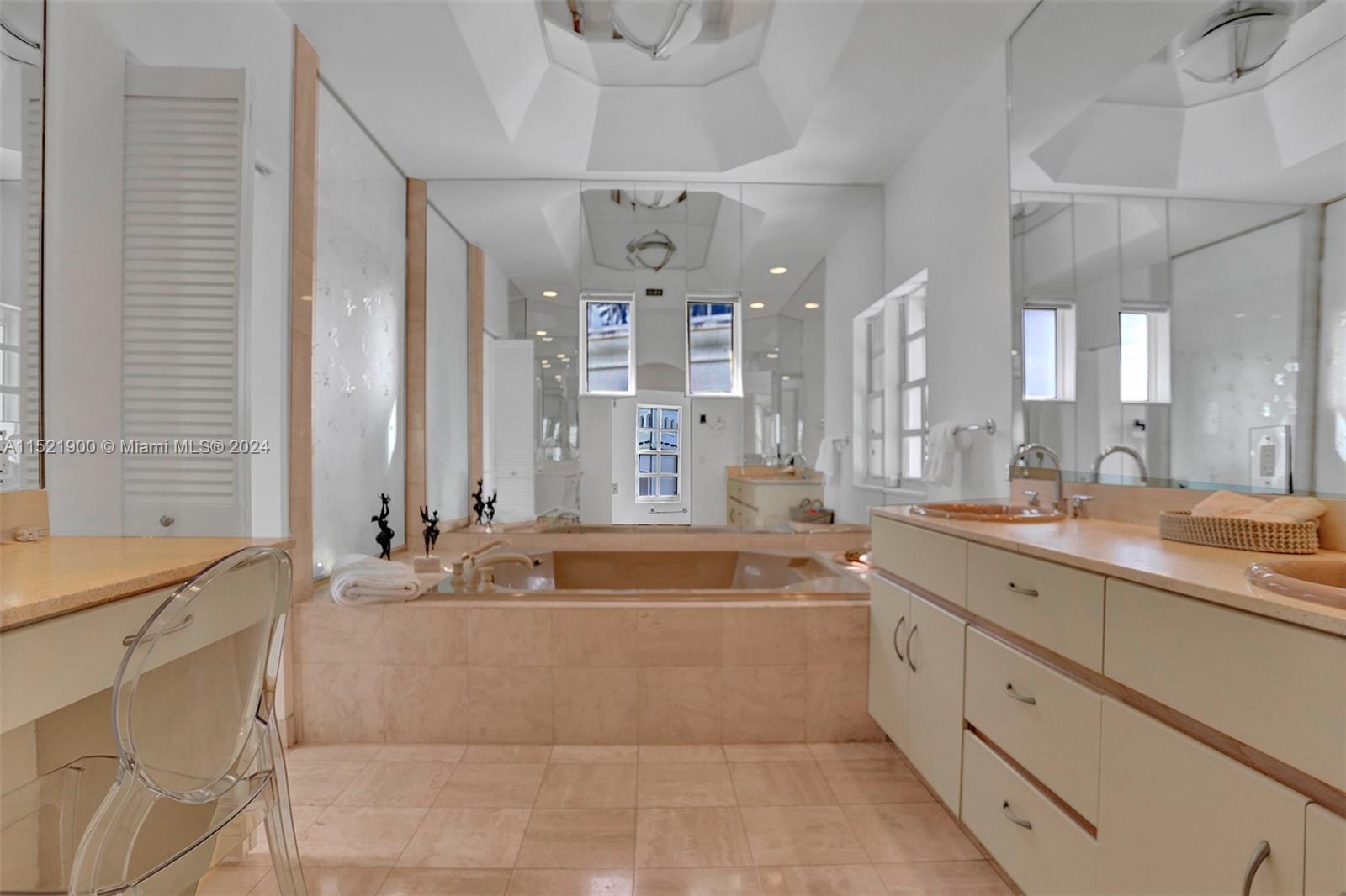 3900 Island Blvd PH-7, Aventura, Florida 33160, 3 Bedrooms Bedrooms, ,3 BathroomsBathrooms,Residentiallease,For Rent,3900 Island Blvd PH-7,A11521900