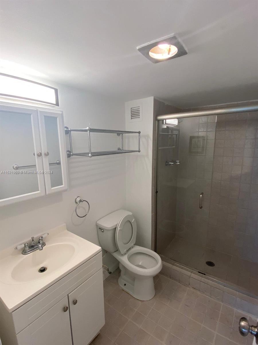 2450 NE 135th St 1012, North Miami, Florida 33181, 2 Bedrooms Bedrooms, ,2 BathroomsBathrooms,Residential,For Sale,2450 NE 135th St 1012,A11521903