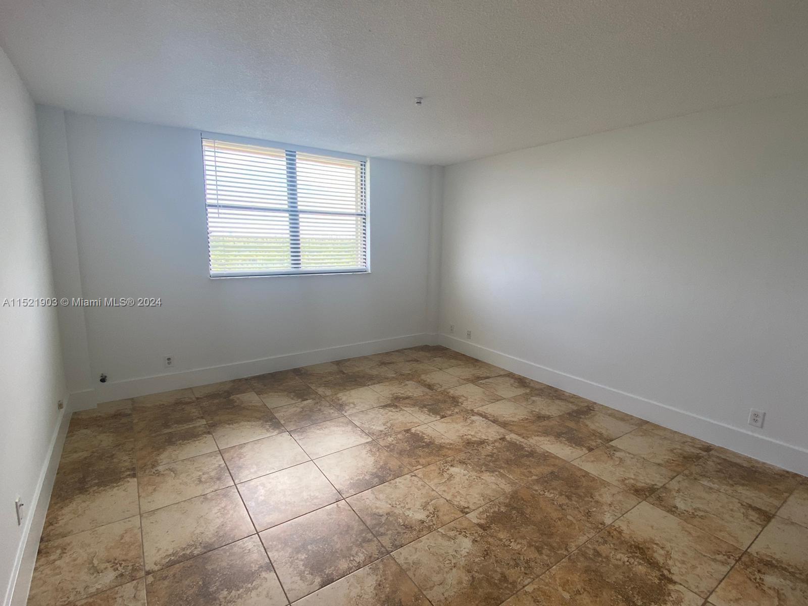 2450 NE 135th St 1012, North Miami, Florida 33181, 2 Bedrooms Bedrooms, ,2 BathroomsBathrooms,Residential,For Sale,2450 NE 135th St 1012,A11521903