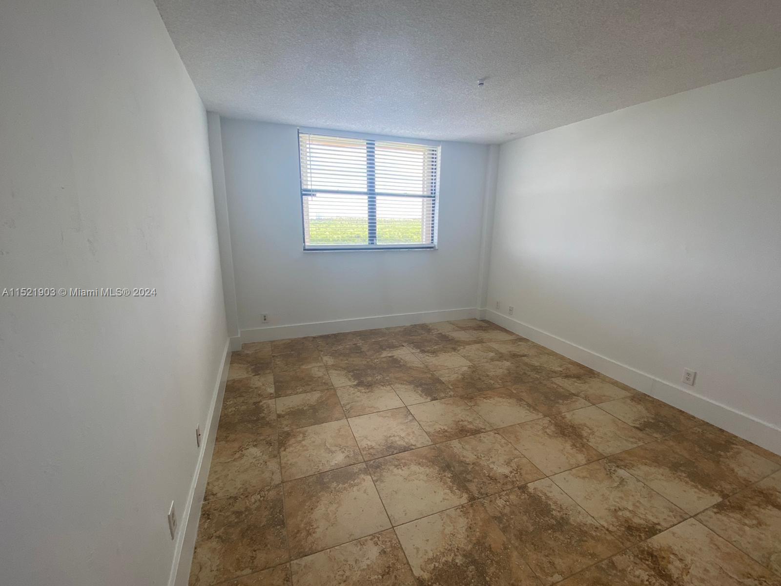 2450 NE 135th St 1012, North Miami, Florida 33181, 2 Bedrooms Bedrooms, ,2 BathroomsBathrooms,Residential,For Sale,2450 NE 135th St 1012,A11521903