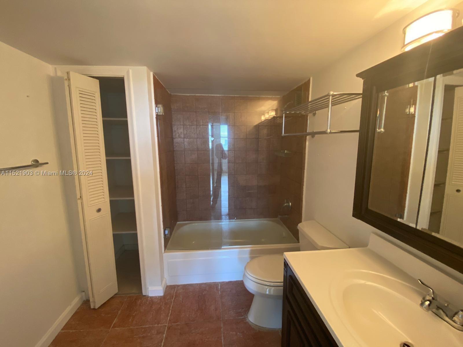 2450 NE 135th St 1012, North Miami, Florida 33181, 2 Bedrooms Bedrooms, ,2 BathroomsBathrooms,Residential,For Sale,2450 NE 135th St 1012,A11521903