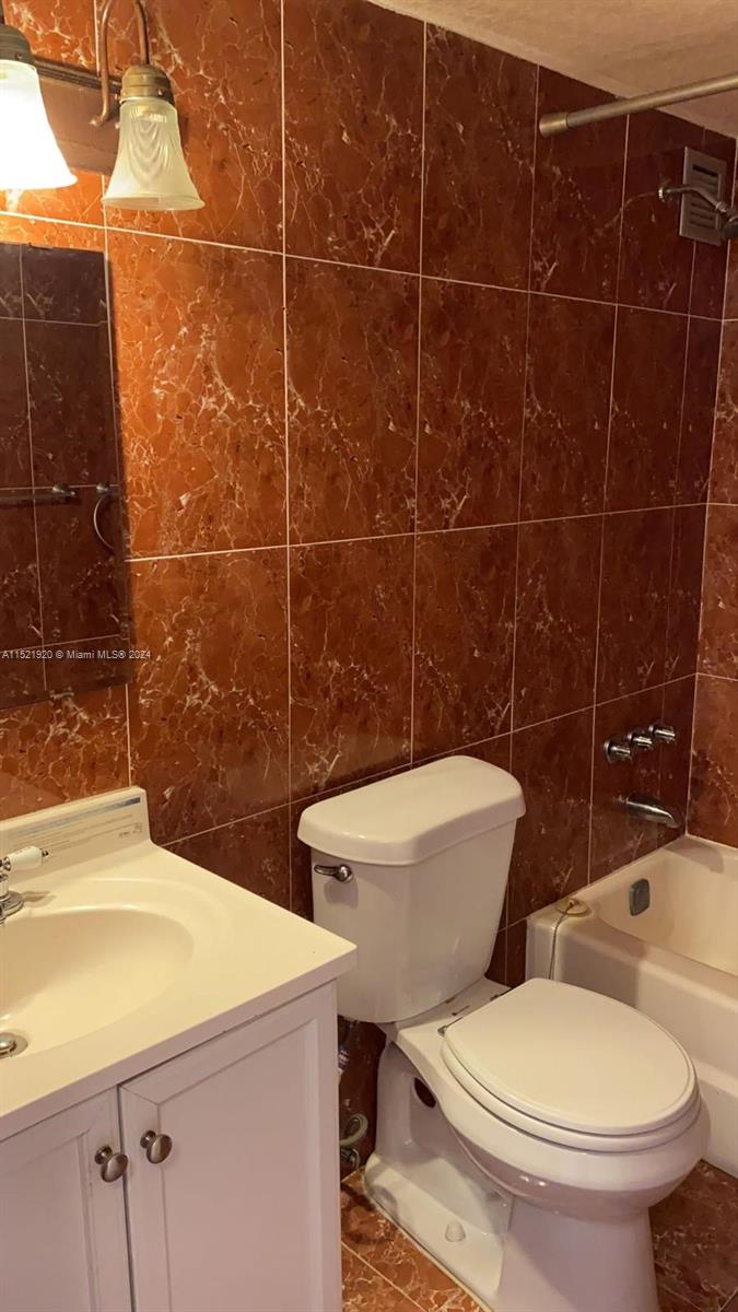 2000 NE 135th St 910, North Miami, Florida 33181, 2 Bedrooms Bedrooms, ,2 BathroomsBathrooms,Residential,For Sale,2000 NE 135th St 910,A11521920