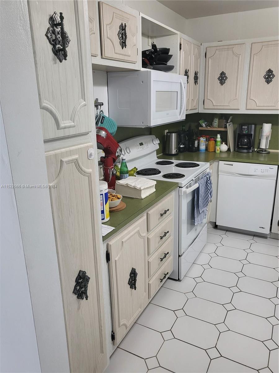 2851 NE 183rd St 411E, Aventura, Florida 33160, 1 Bedroom Bedrooms, ,1 BathroomBathrooms,Residential,For Sale,2851 NE 183rd St 411E,A11522066