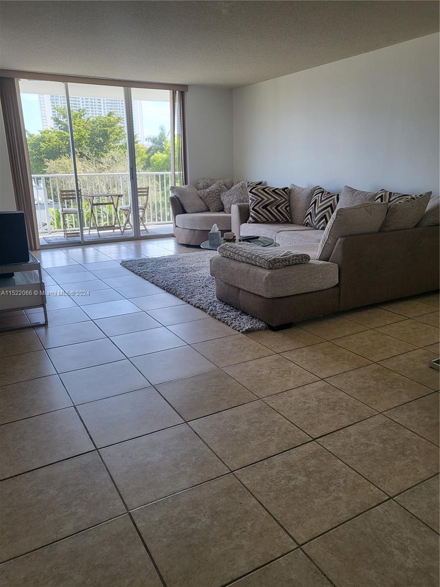 2851 NE 183rd St 411E, Aventura, Florida 33160, 1 Bedroom Bedrooms, ,1 BathroomBathrooms,Residential,For Sale,2851 NE 183rd St 411E,A11522066