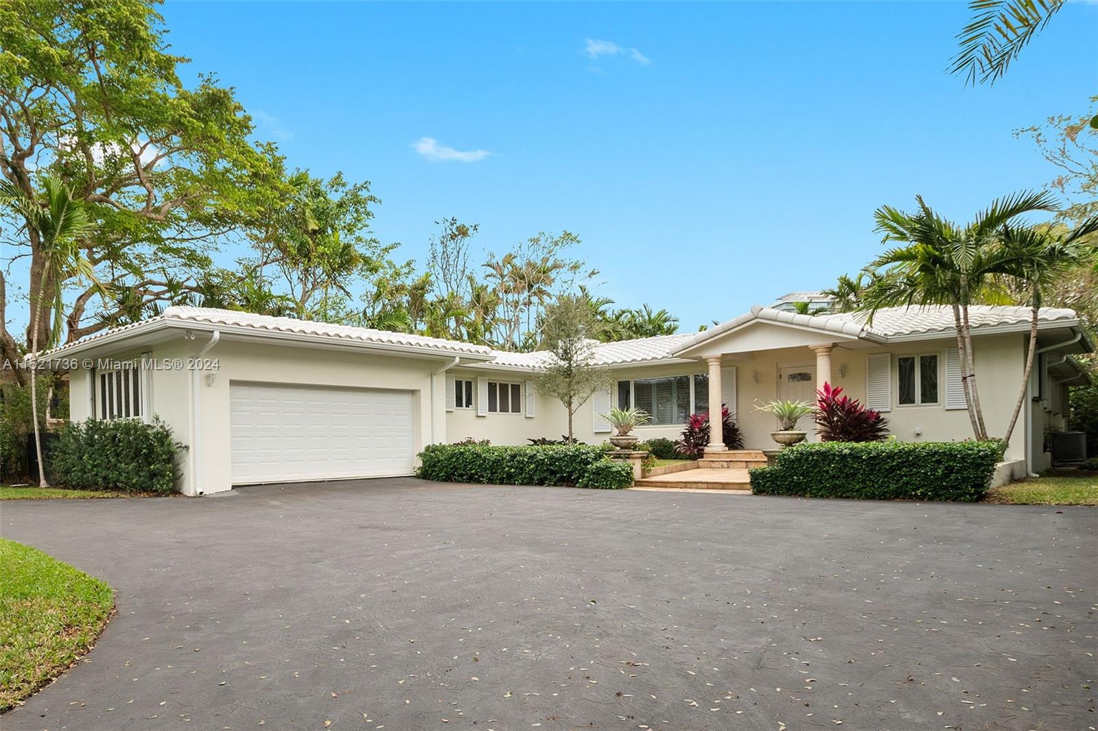 247 Bal Bay Dr, Bal Harbour, Florida 33154, 4 Bedrooms Bedrooms, ,4 BathroomsBathrooms,Residential,For Sale,247 Bal Bay Dr,A11521736
