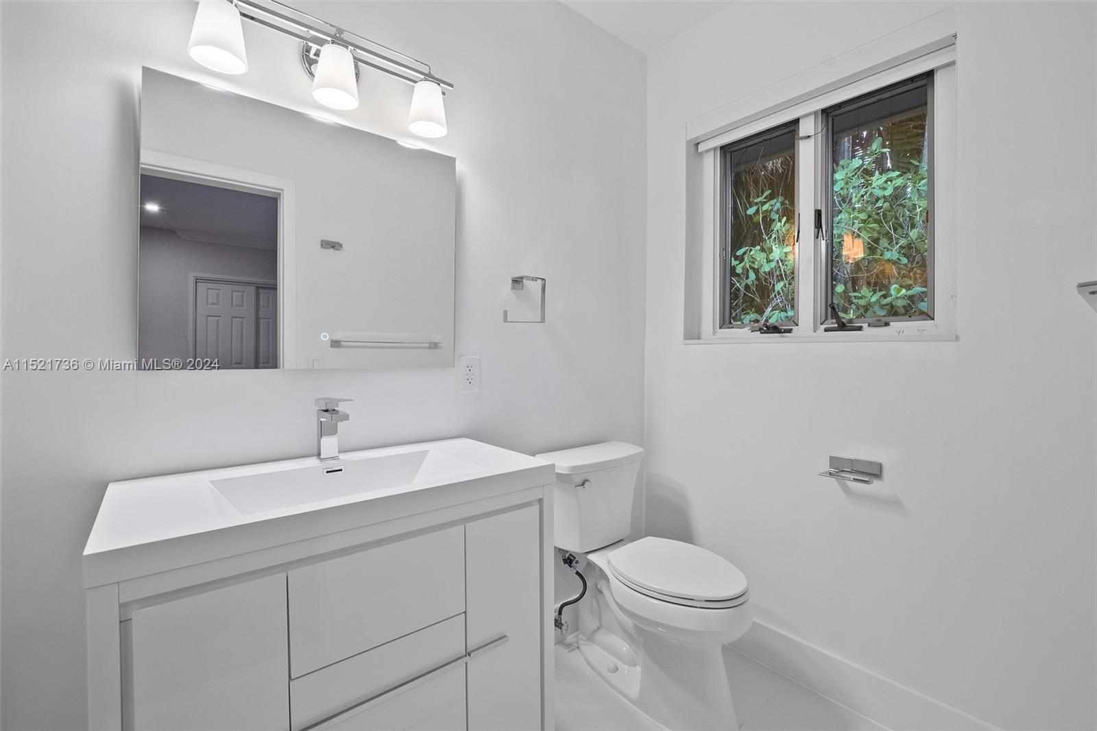 247 Bal Bay Dr, Bal Harbour, Florida 33154, 4 Bedrooms Bedrooms, ,4 BathroomsBathrooms,Residential,For Sale,247 Bal Bay Dr,A11521736