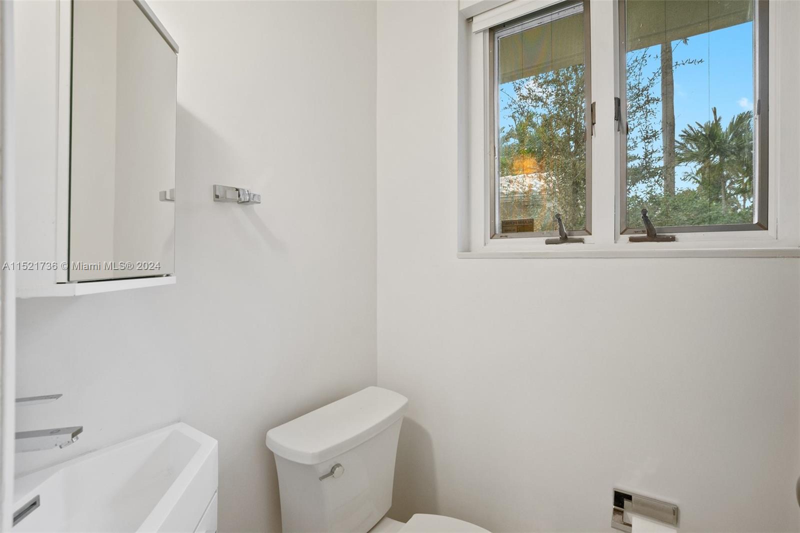 247 Bal Bay Dr, Bal Harbour, Florida 33154, 4 Bedrooms Bedrooms, ,4 BathroomsBathrooms,Residential,For Sale,247 Bal Bay Dr,A11521736