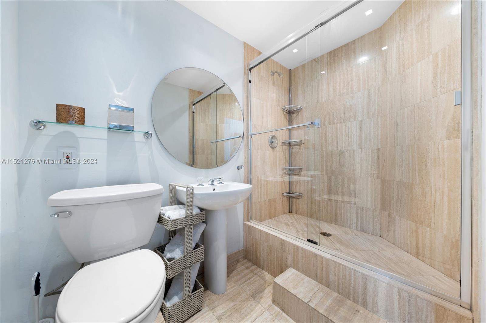 Aventura, Florida 33160, 3 Bedrooms Bedrooms, ,3 BathroomsBathrooms,Residential,For Sale,A11521276