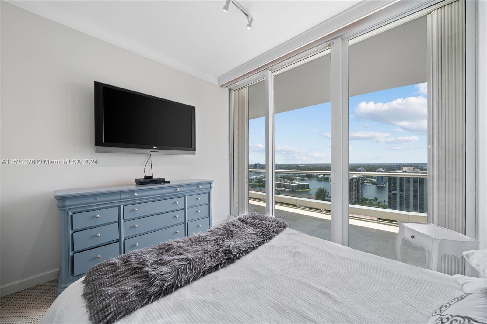 Aventura, Florida 33160, 3 Bedrooms Bedrooms, ,3 BathroomsBathrooms,Residential,For Sale,A11521276
