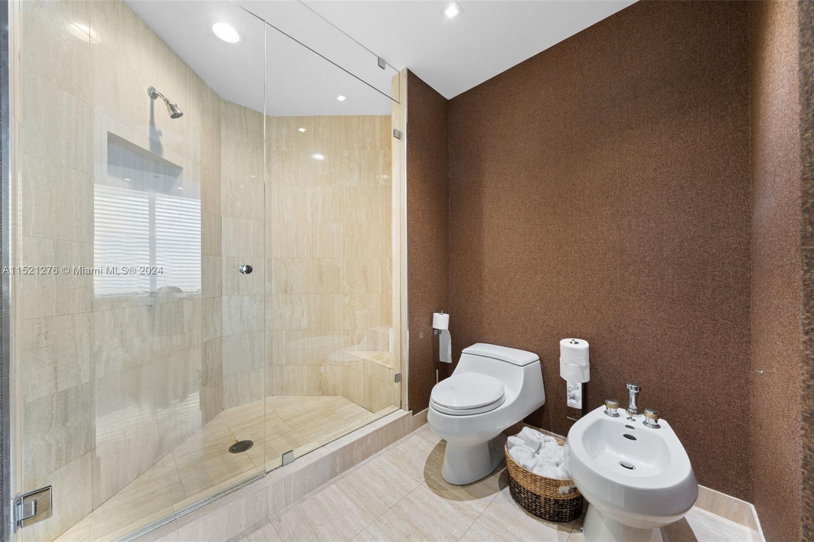 Aventura, Florida 33160, 3 Bedrooms Bedrooms, ,3 BathroomsBathrooms,Residential,For Sale,A11521276