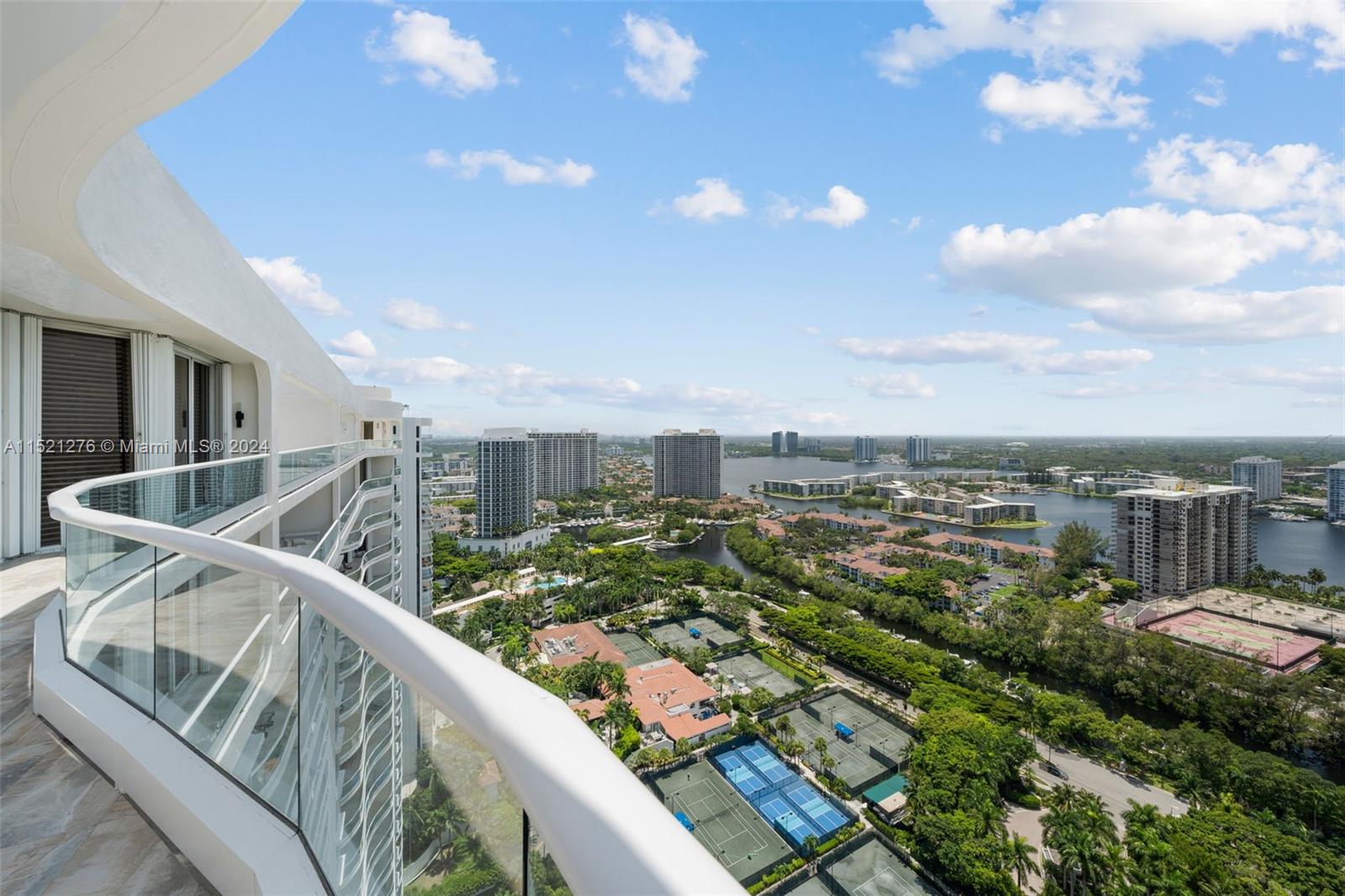 Aventura, Florida 33160, 3 Bedrooms Bedrooms, ,3 BathroomsBathrooms,Residential,For Sale,A11521276