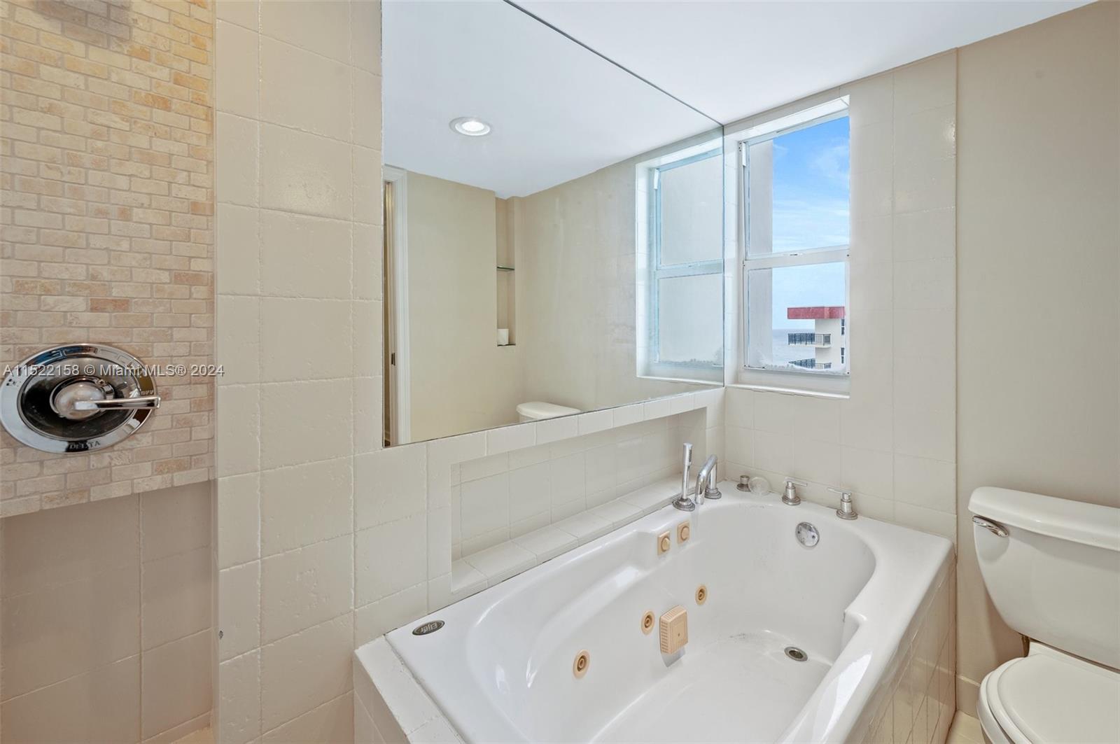 1400 S Ocean Dr 1702, Hollywood, Florida 33019, 2 Bedrooms Bedrooms, ,2 BathroomsBathrooms,Residential,For Sale,1400 S Ocean Dr 1702,A11522158