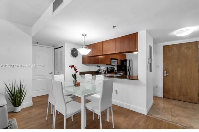 1200 Brickell Bay Dr 1915, Miami, Florida 33131, 2 Bedrooms Bedrooms, ,2 BathroomsBathrooms,Residential,For Sale,1200 Brickell Bay Dr 1915,A11522142