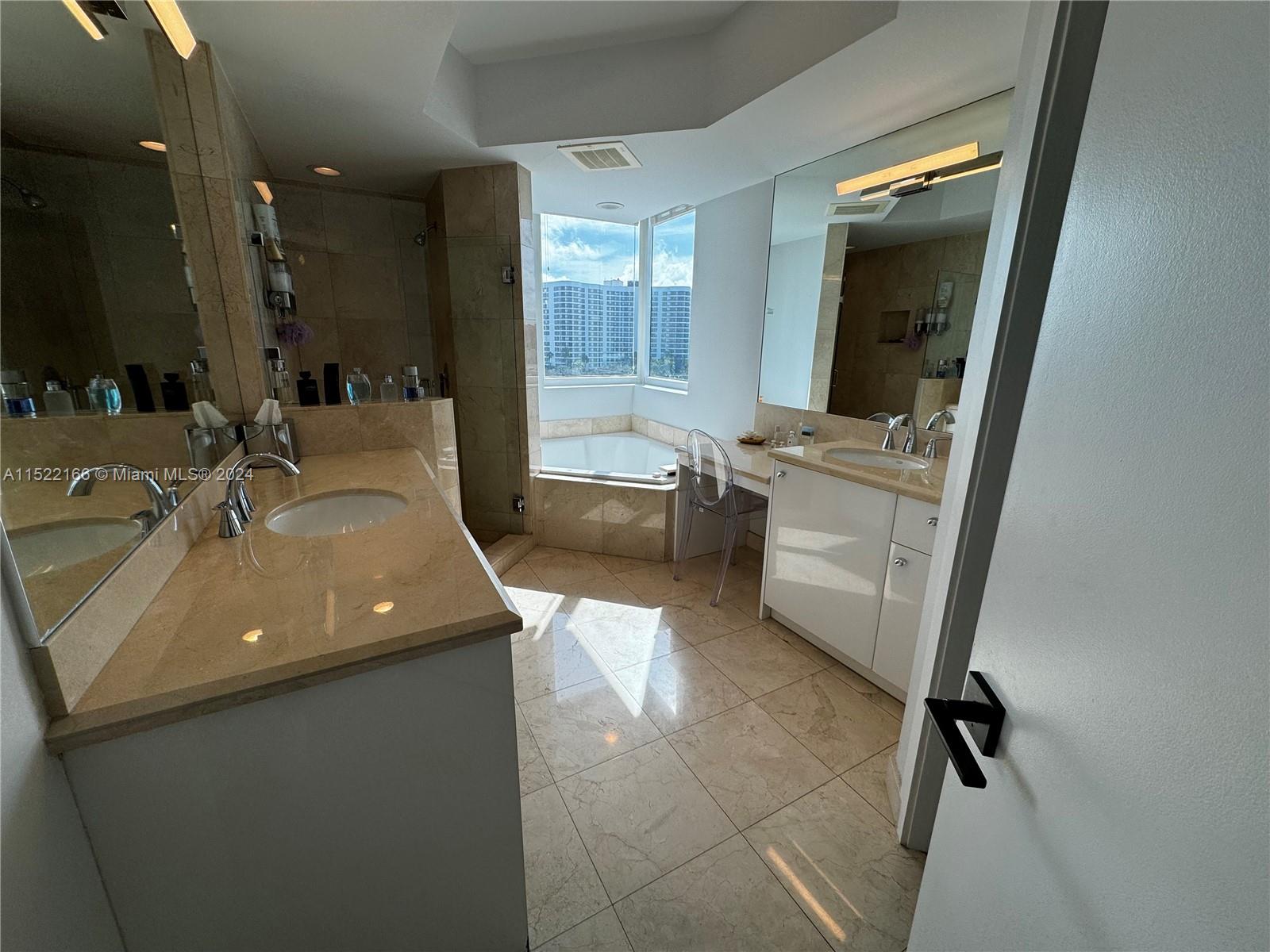 19400 Turnberry Way 612, Aventura, Florida 33180, 3 Bedrooms Bedrooms, ,3 BathroomsBathrooms,Residential,For Sale,19400 Turnberry Way 612,A11522166