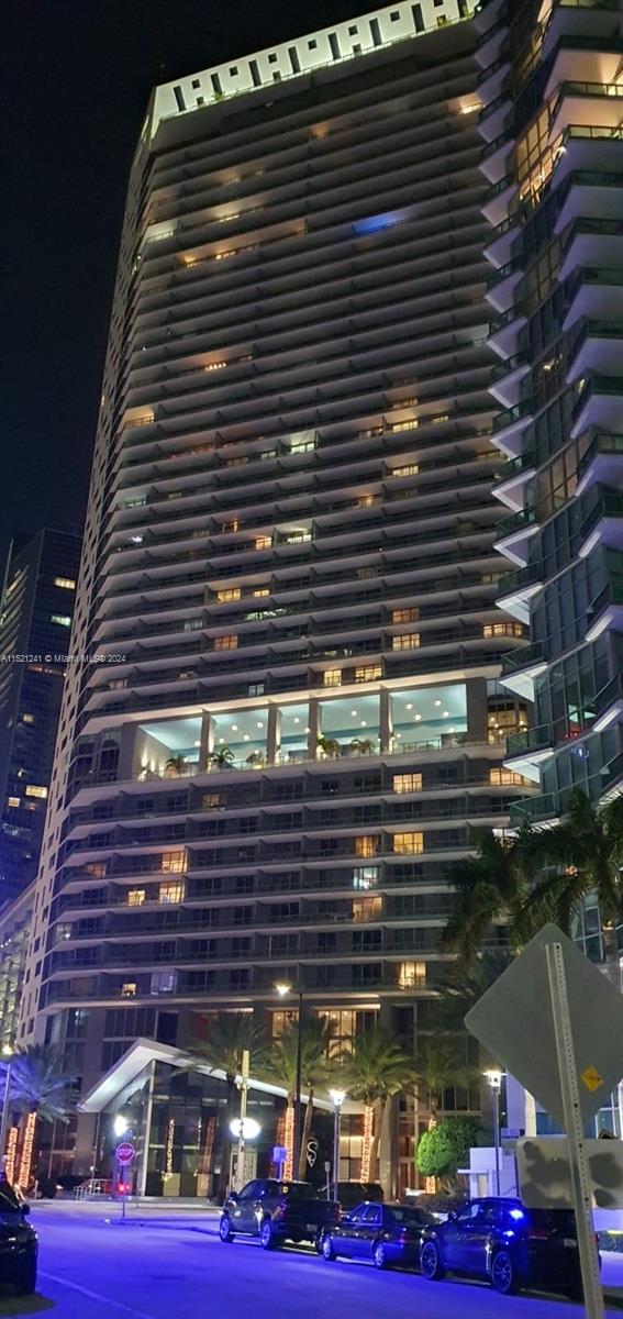 1300 Brickell Bay Dr 1107, Miami, Florida 33131, 1 Bedroom Bedrooms, ,1 BathroomBathrooms,Residentiallease,For Rent,1300 Brickell Bay Dr 1107,A11521241