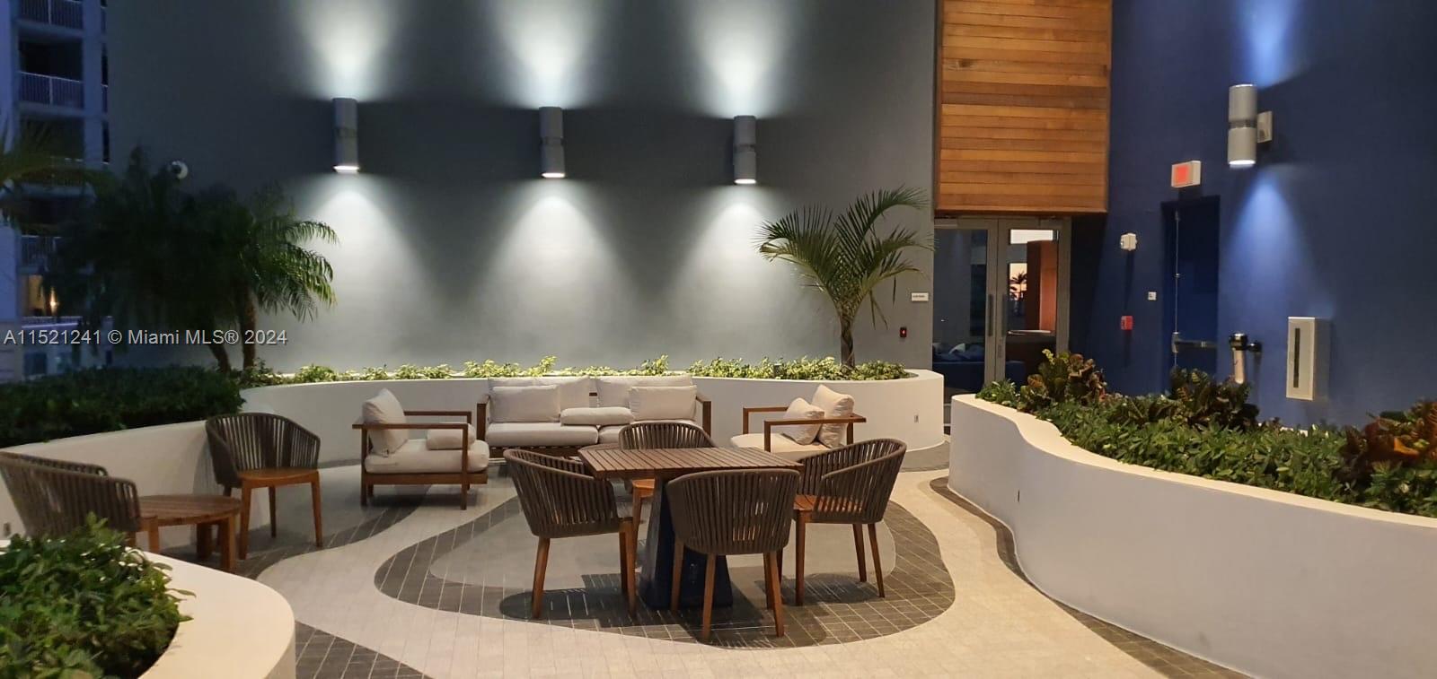 1300 Brickell Bay Dr 1107, Miami, Florida 33131, 1 Bedroom Bedrooms, ,1 BathroomBathrooms,Residentiallease,For Rent,1300 Brickell Bay Dr 1107,A11521241