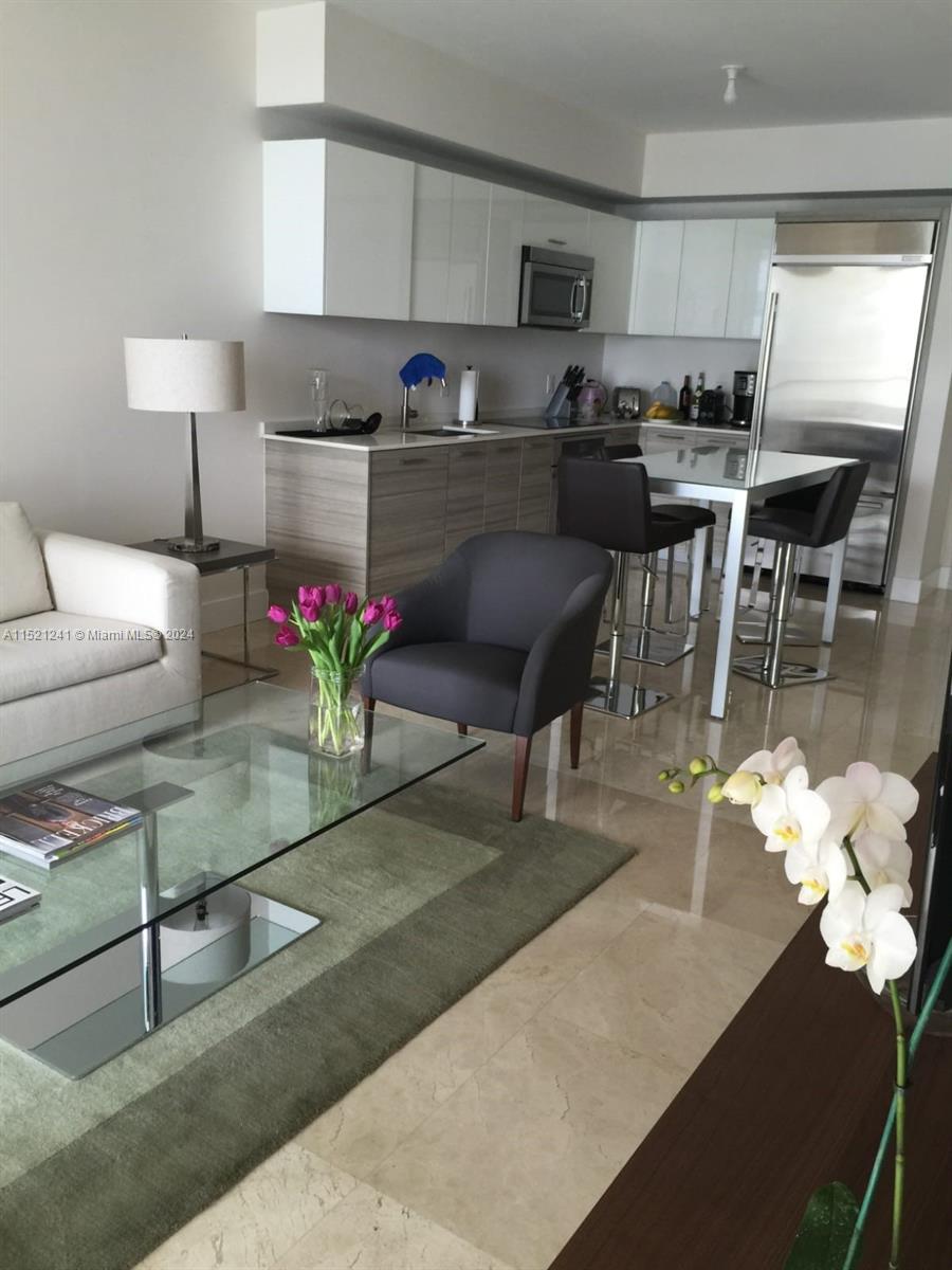 1300 Brickell Bay Dr 1107, Miami, Florida 33131, 1 Bedroom Bedrooms, ,1 BathroomBathrooms,Residentiallease,For Rent,1300 Brickell Bay Dr 1107,A11521241