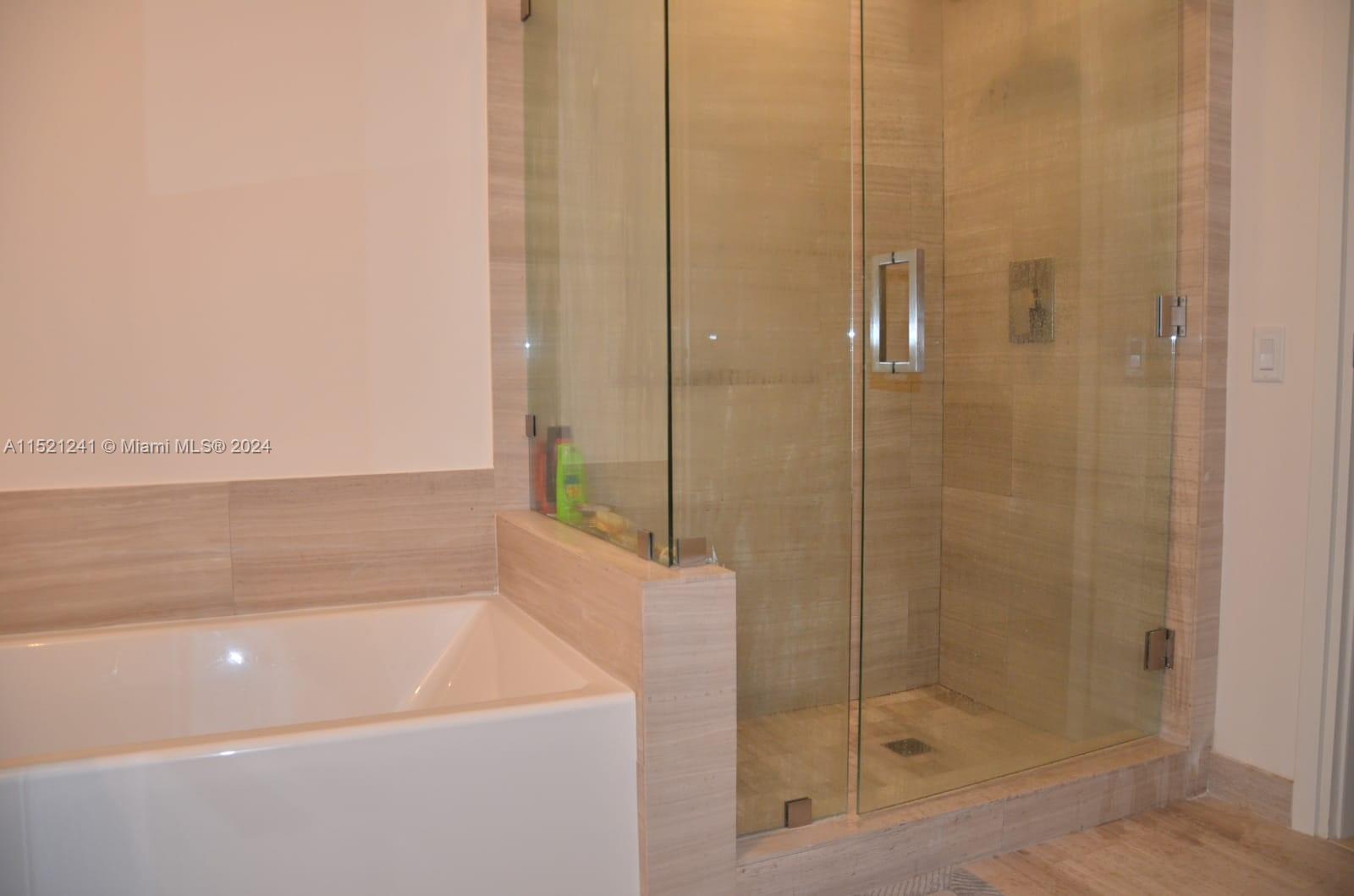 1300 Brickell Bay Dr 1107, Miami, Florida 33131, 1 Bedroom Bedrooms, ,1 BathroomBathrooms,Residentiallease,For Rent,1300 Brickell Bay Dr 1107,A11521241