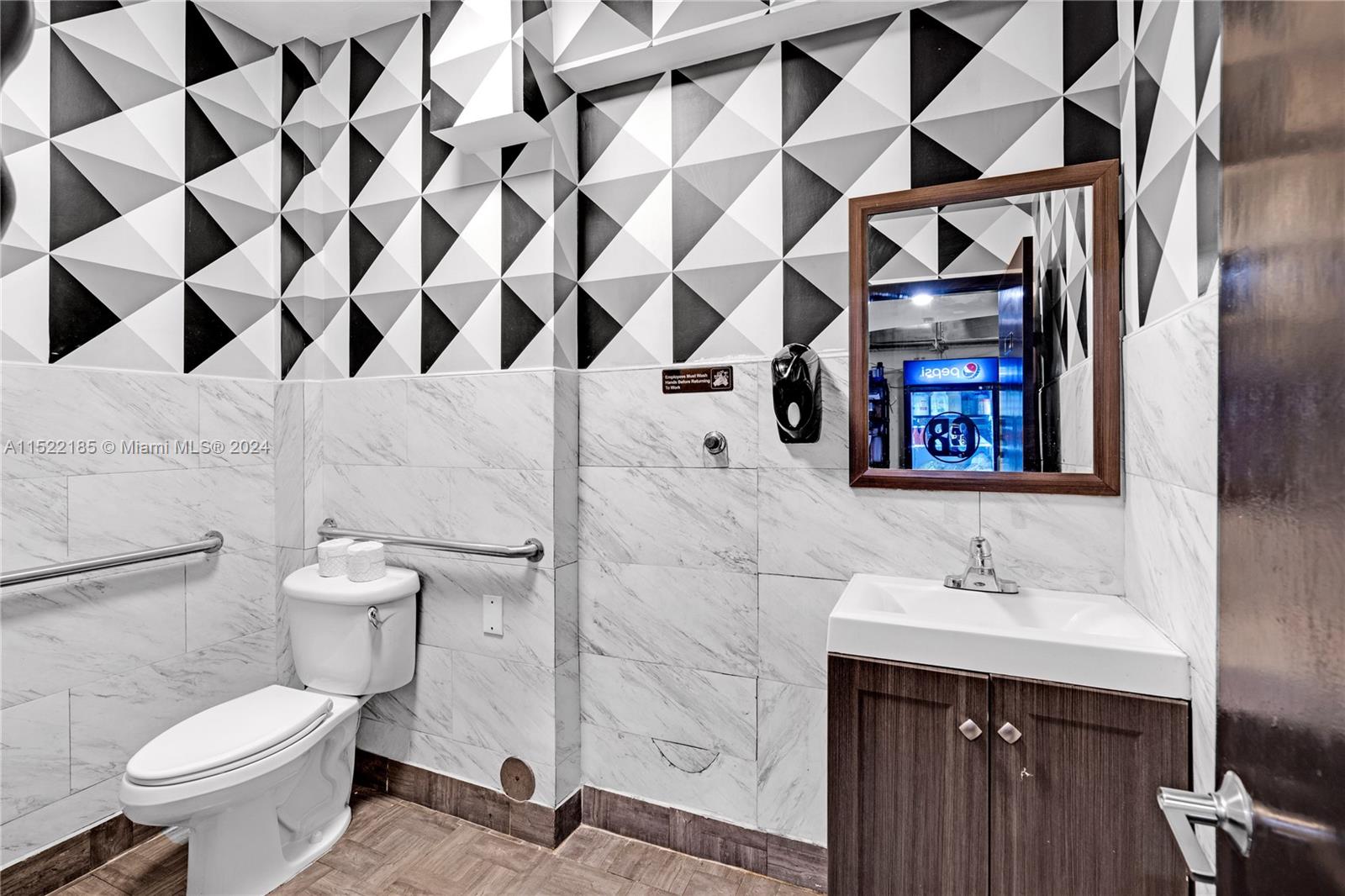 N Giralda, Coral Gables, Florida 33134, ,Businessopportunity,For Sale, N Giralda,A11522185